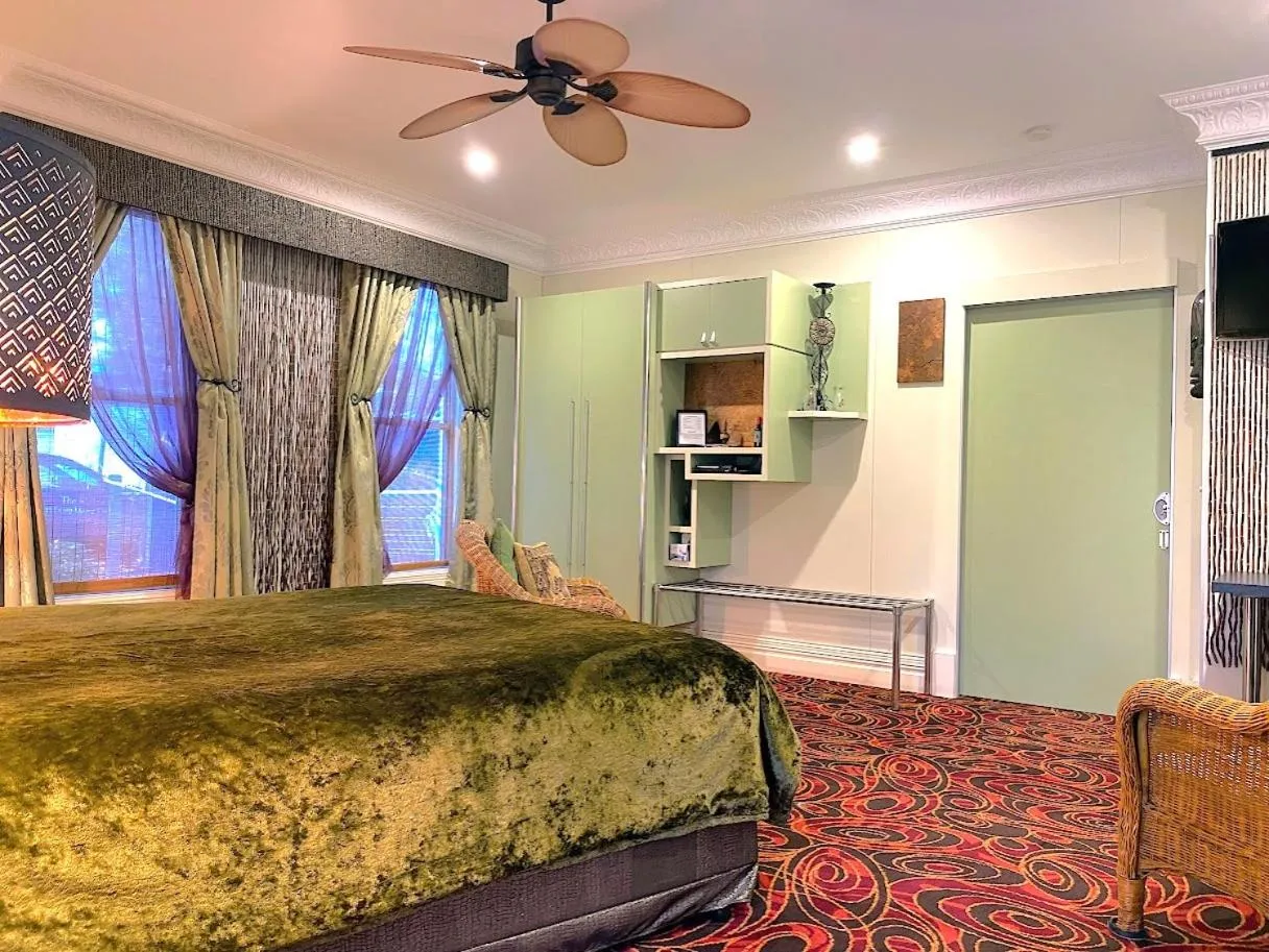 Bedroom, Bed in The Retreat at Froog Moore Park