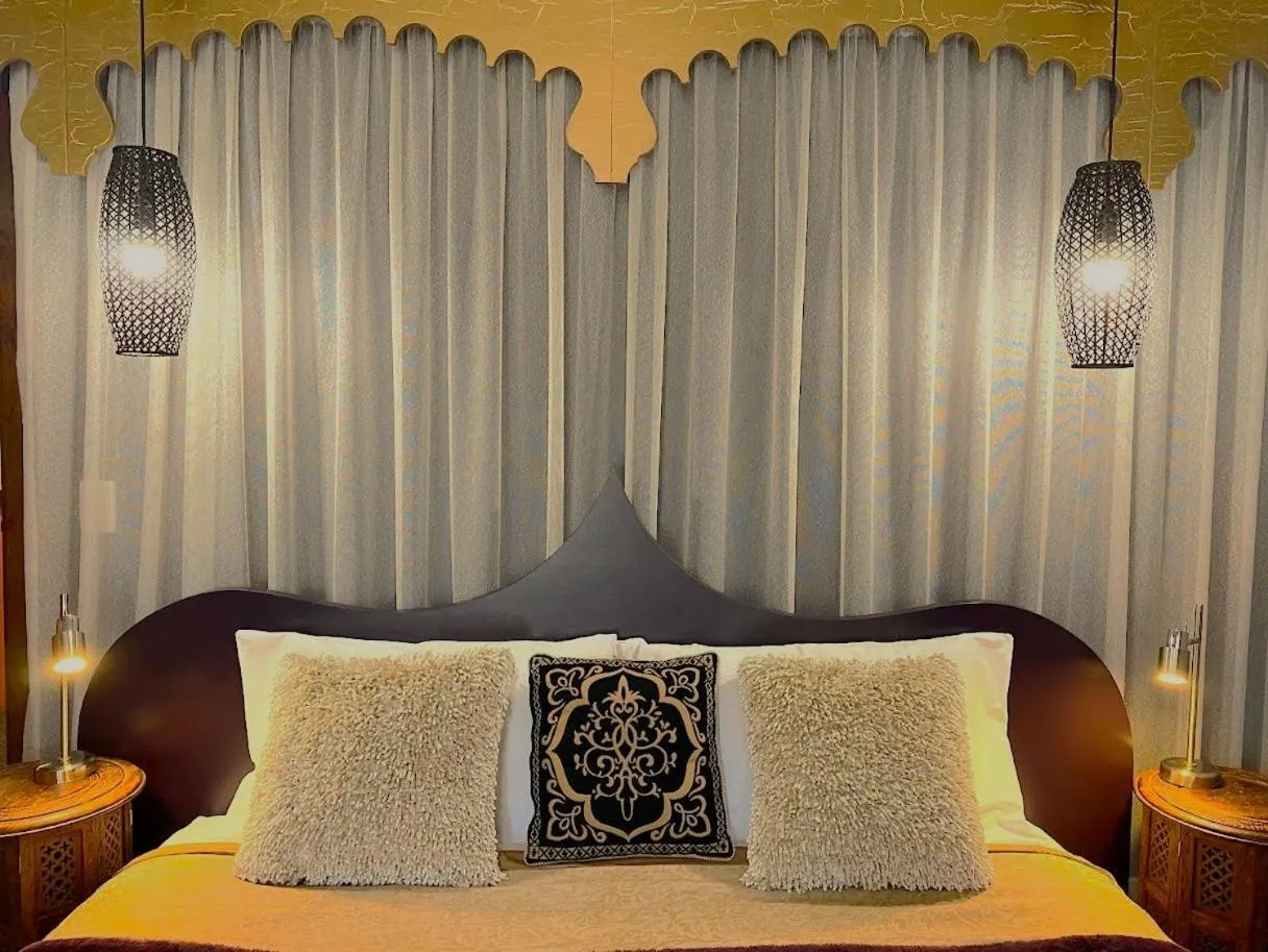 Bedroom, Bed in The Retreat at Froog Moore Park