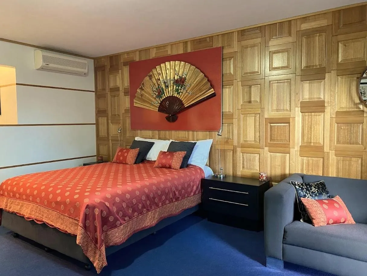 Bedroom, Bed in The Retreat at Froog Moore Park