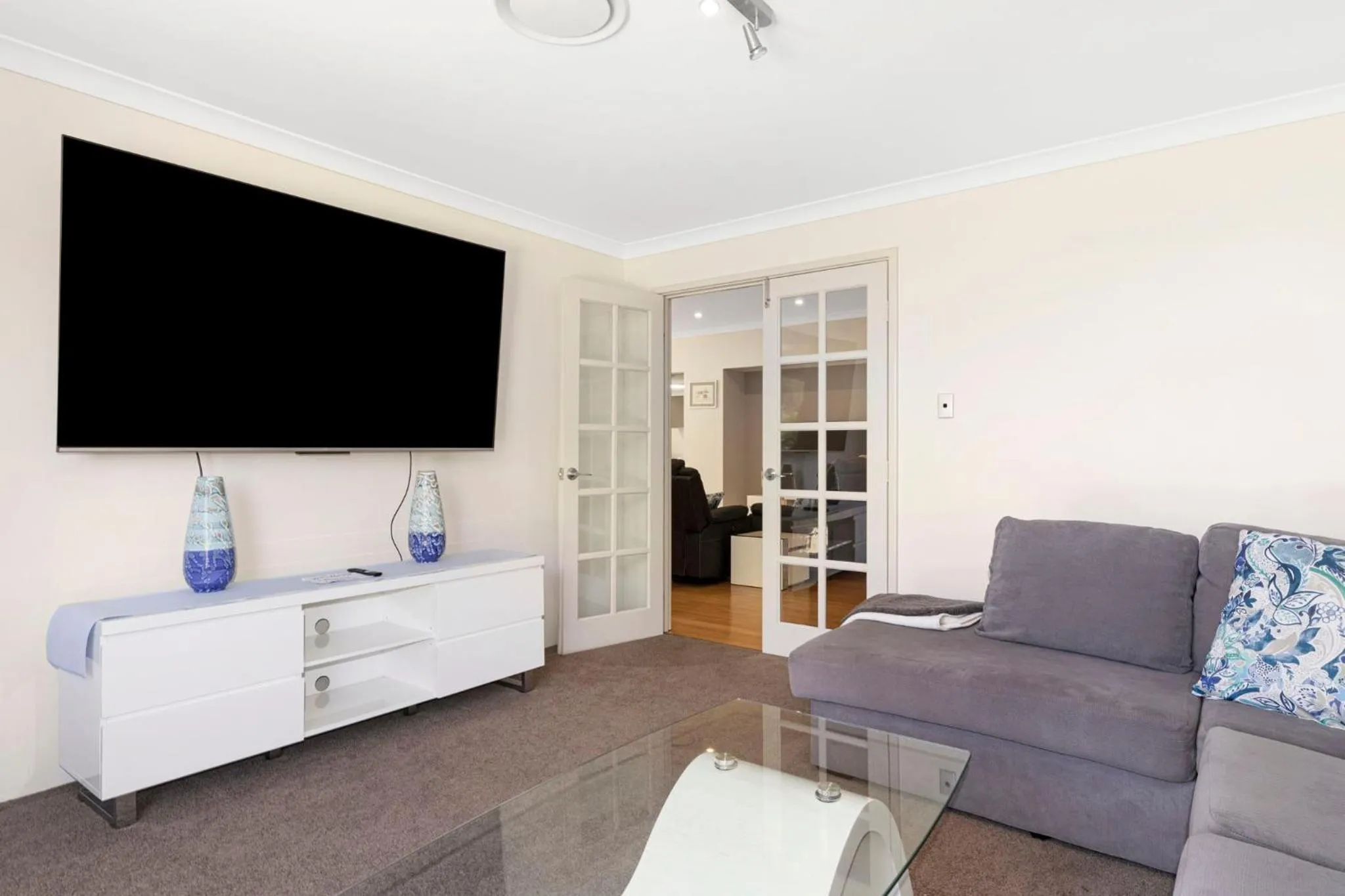 Communal lounge/ TV room in Baudins of Busselton Bed and Breakfast - Adults only