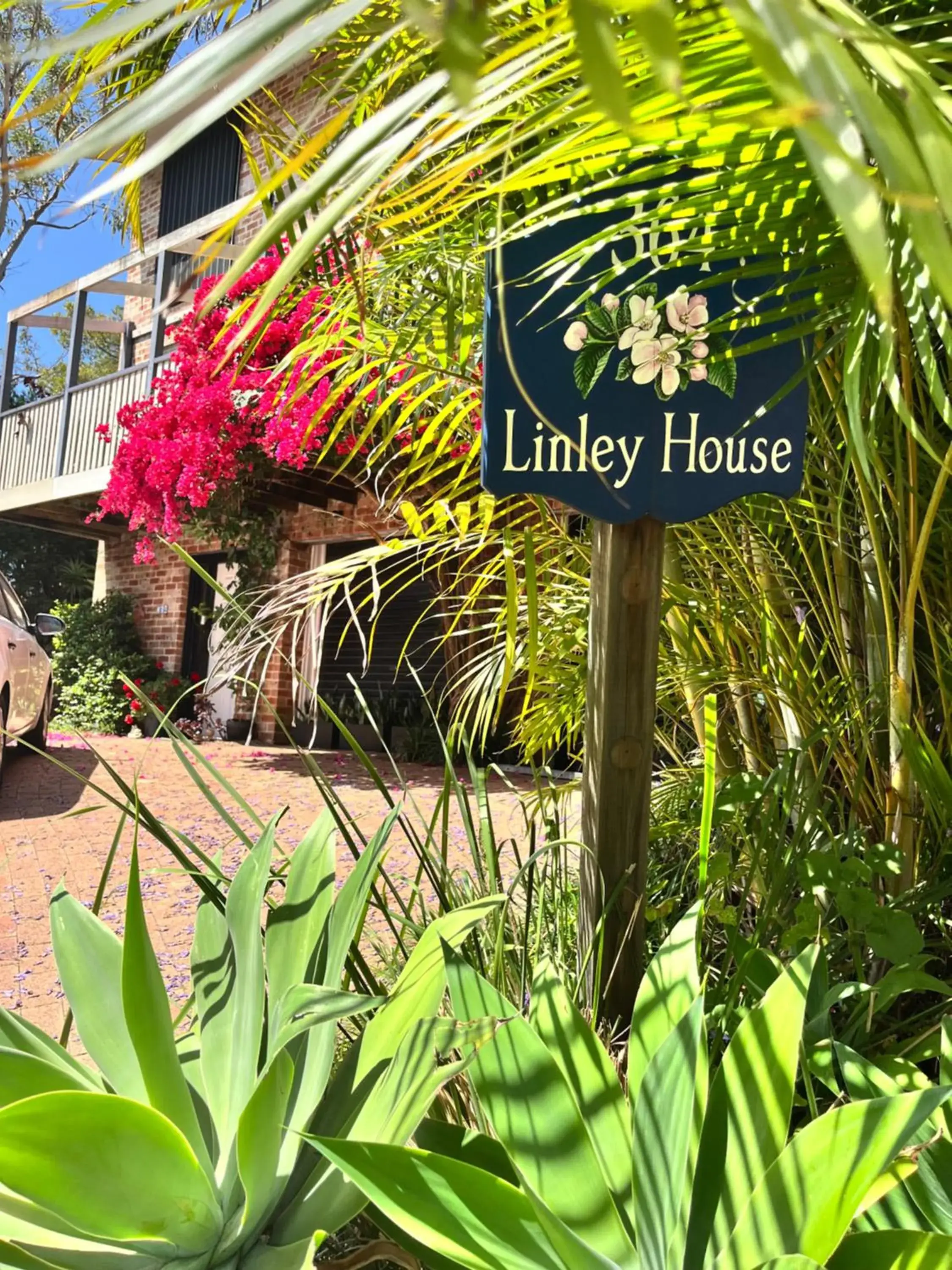 King or Twin Room with Garden View and Private Bathroom in Linley House King or Twin Room with Garden View and Private Bathroom in Linley House