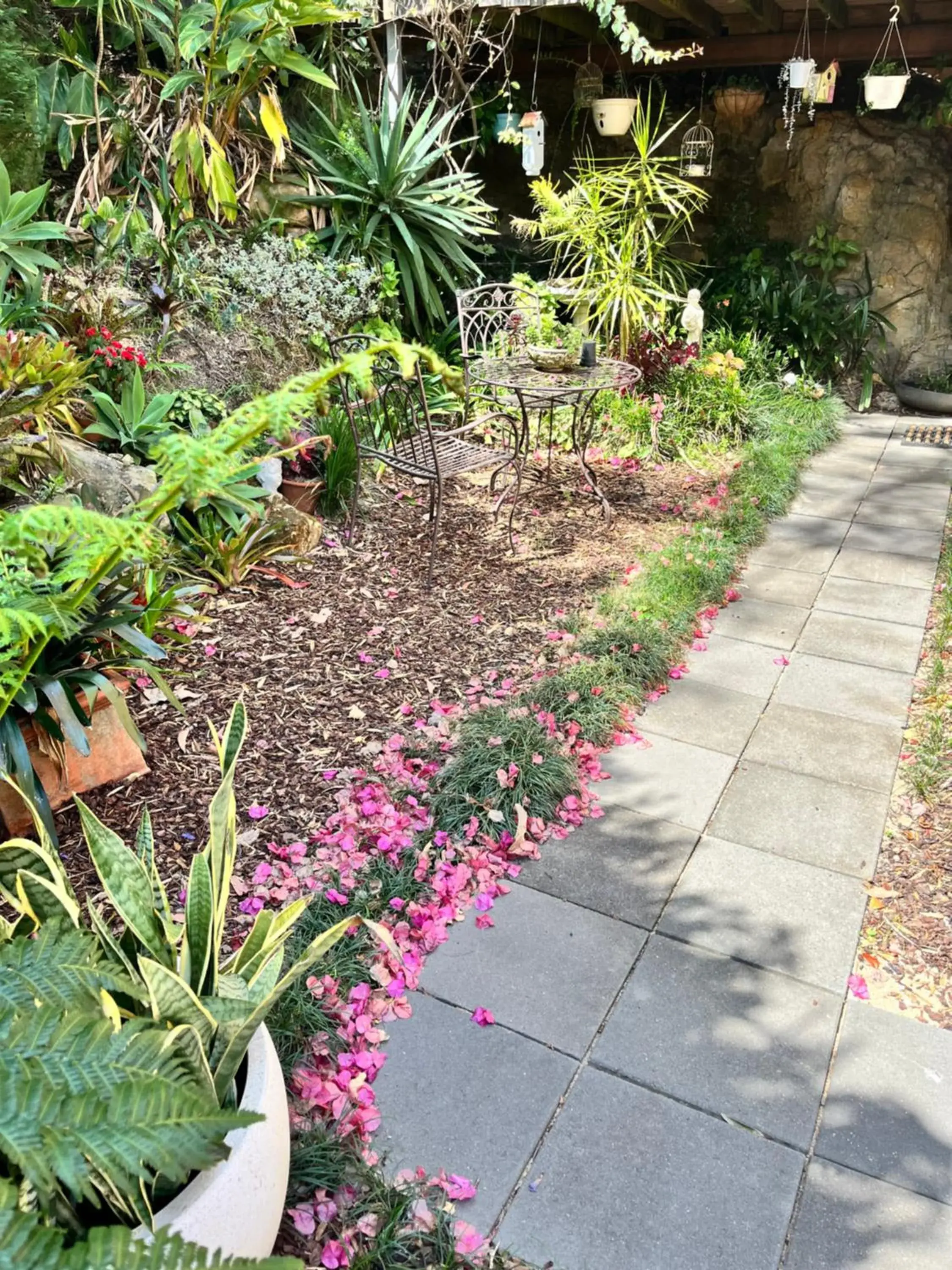 King or Twin Room with Garden View and Private Bathroom in Linley House King or Twin Room with Garden View and Private Bathroom in Linley House