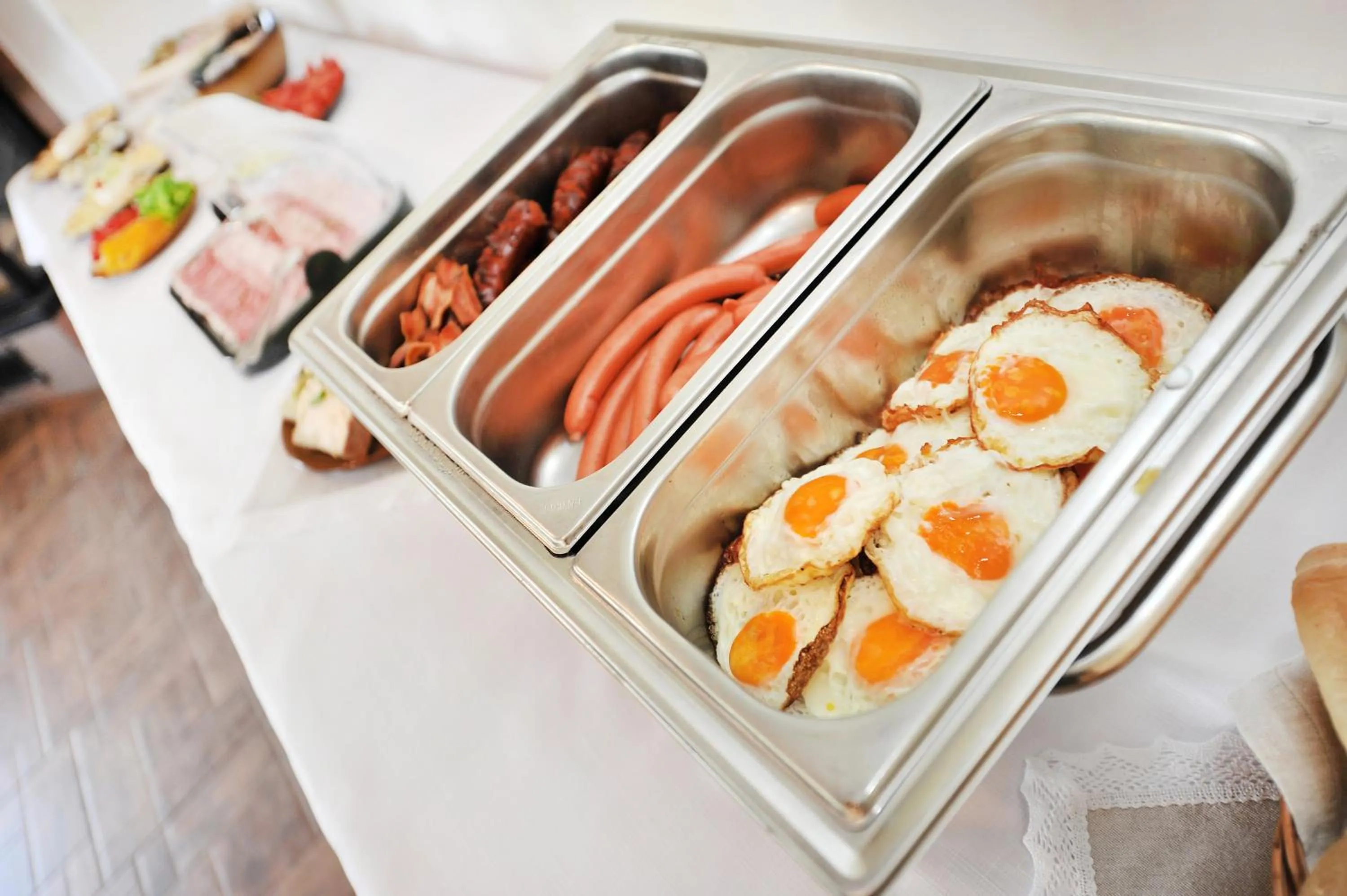 Buffet breakfast in APLEND Tatry Holiday