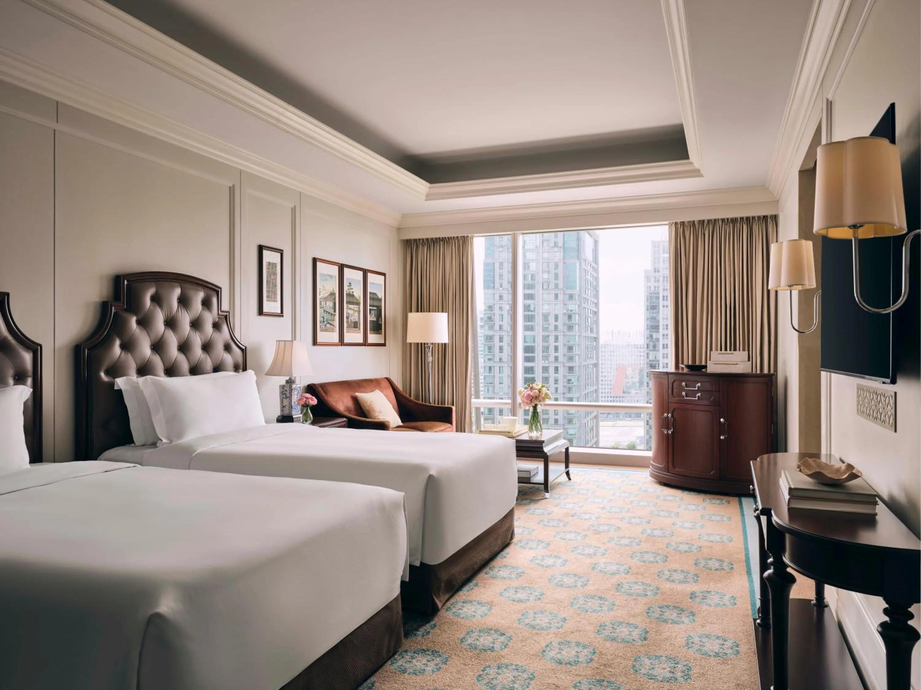 Photo of the whole room, Bed in The Langham, Shenzhen