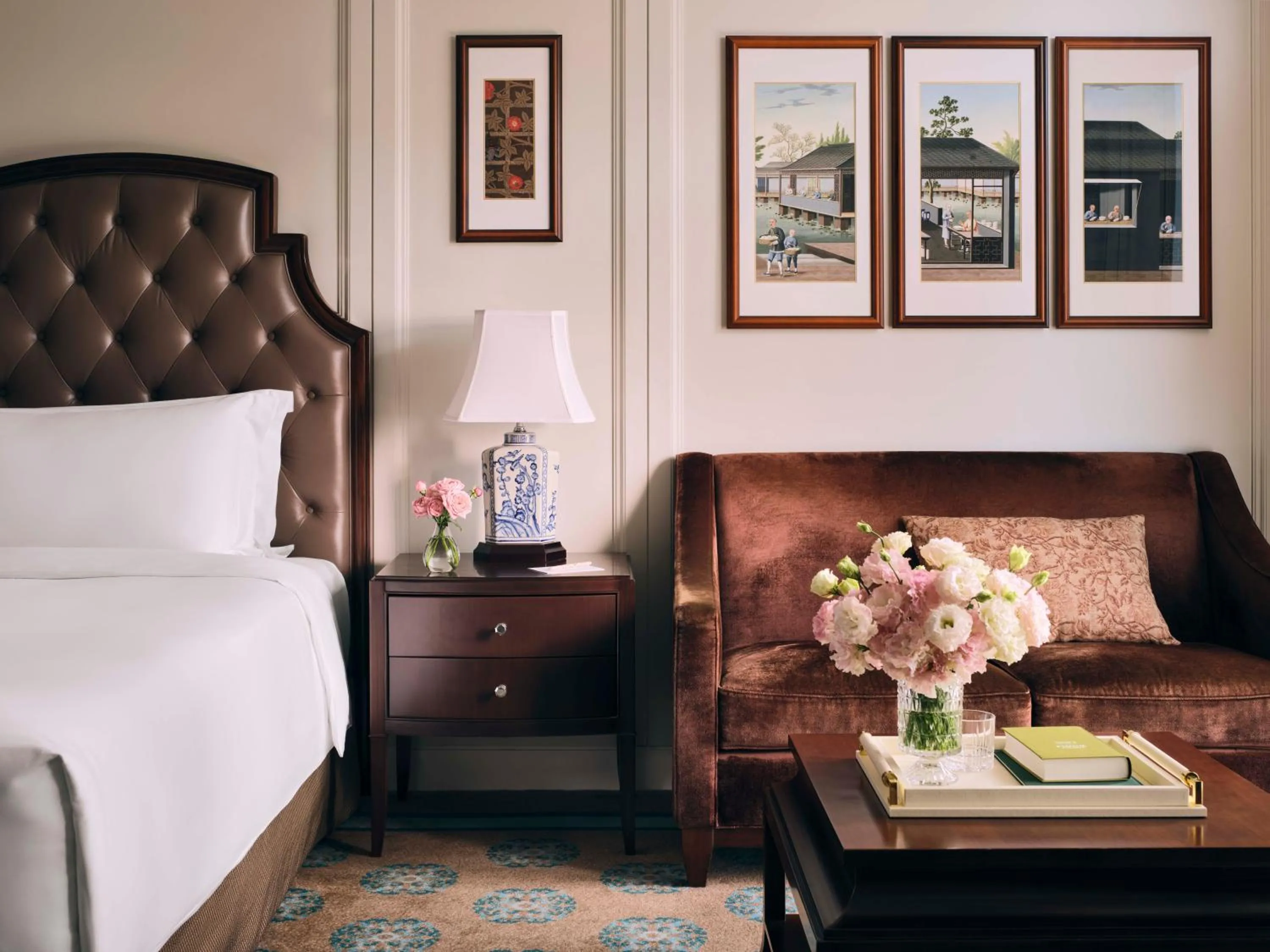 Photo of the whole room, Bed in The Langham, Shenzhen