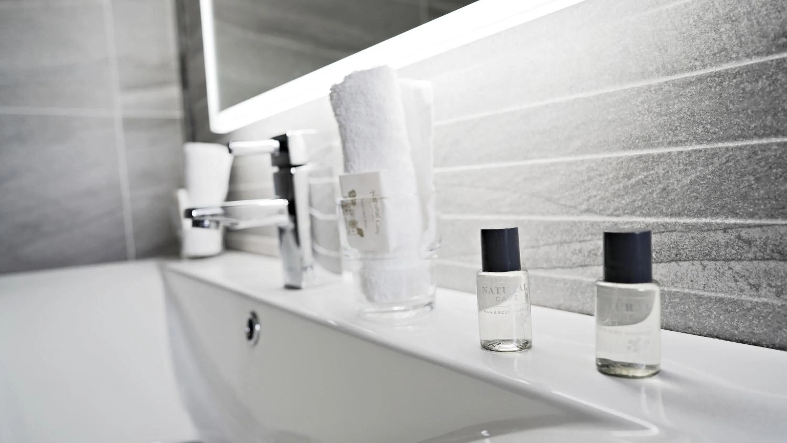 Bathroom in Tully's Hotel