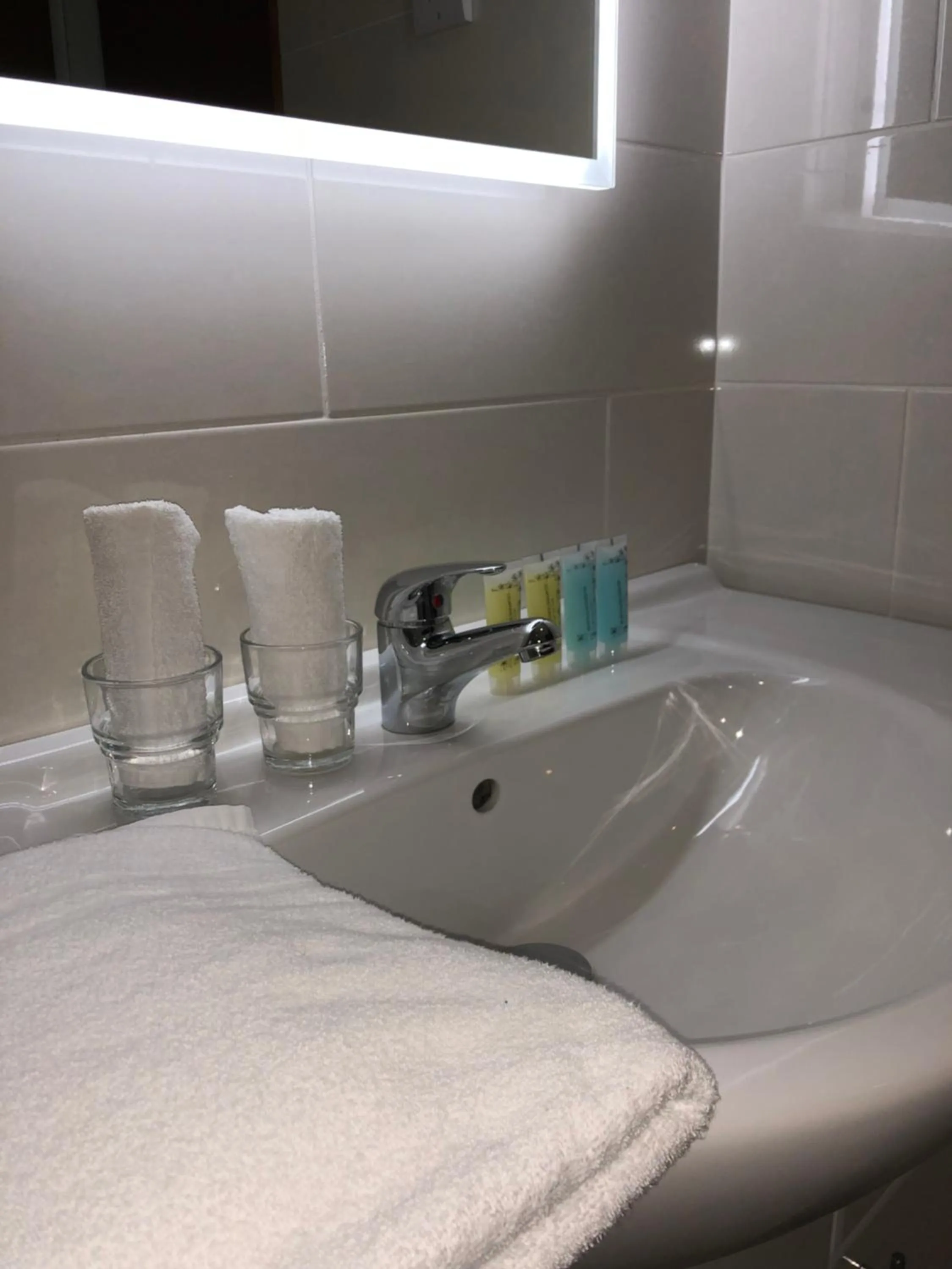 Bathroom in Tully's Hotel