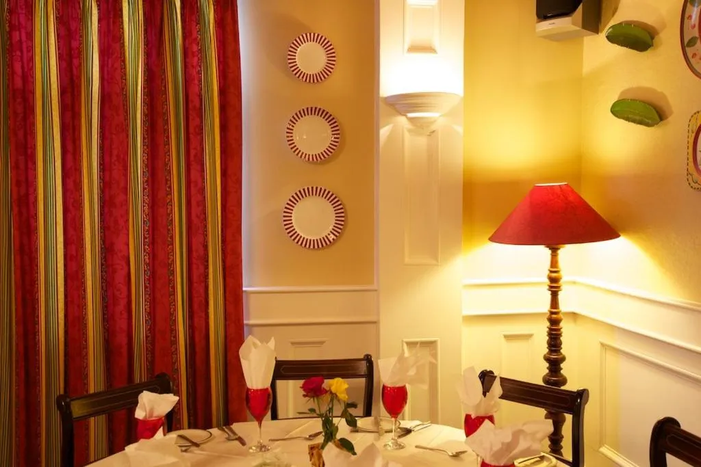 Seating area in Tully's Hotel