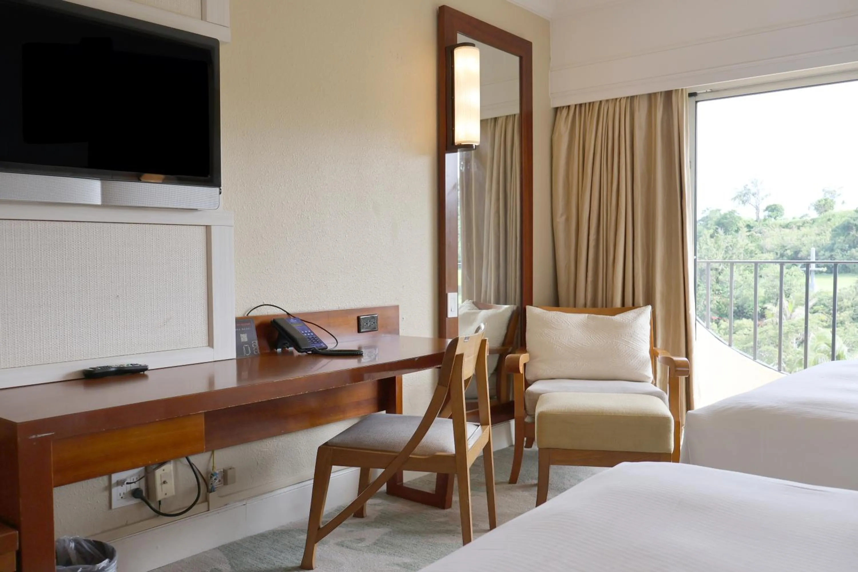 Bedroom, Bed in Hilton Guam Resort & Spa