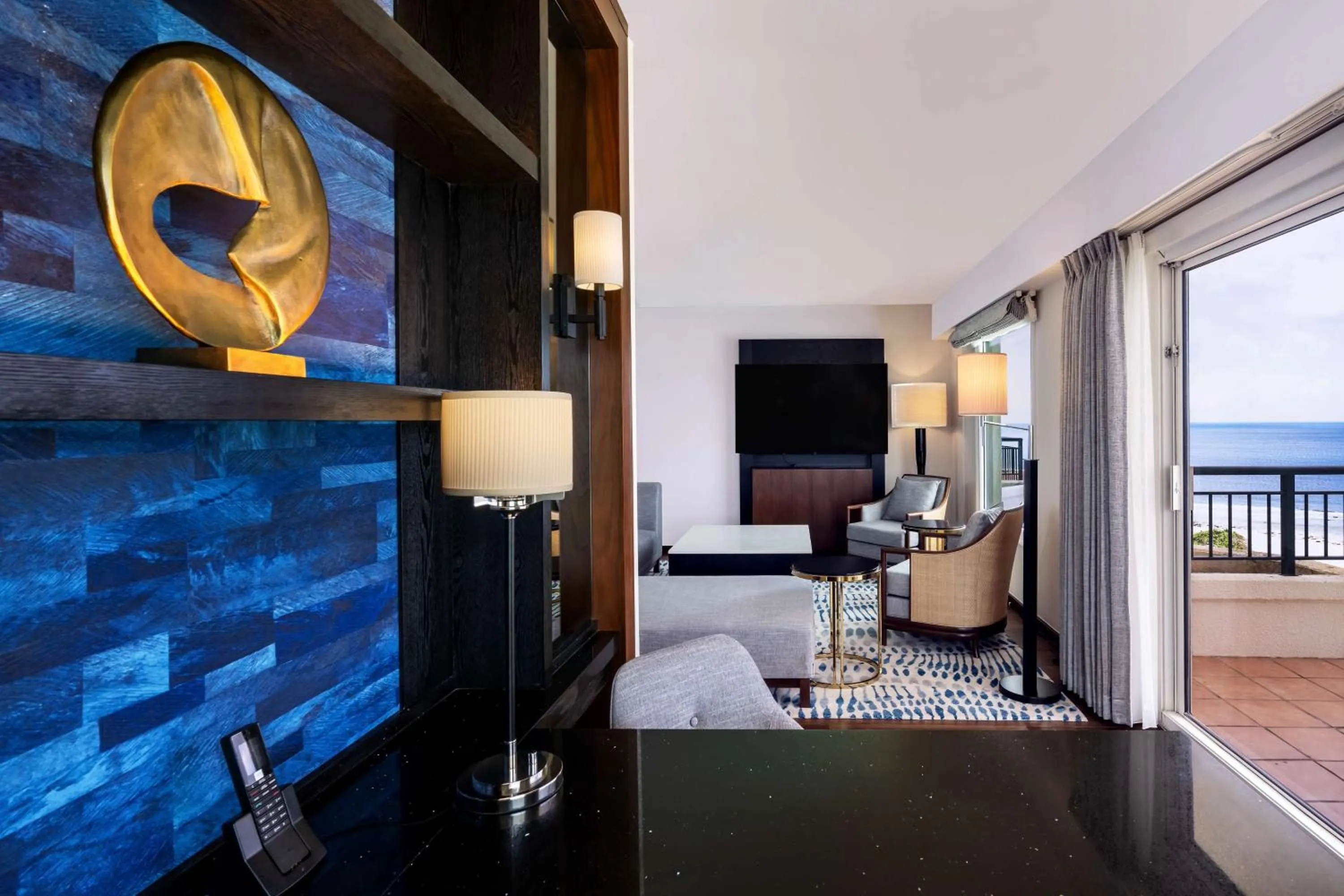 Living room in Hilton Guam Resort & Spa
