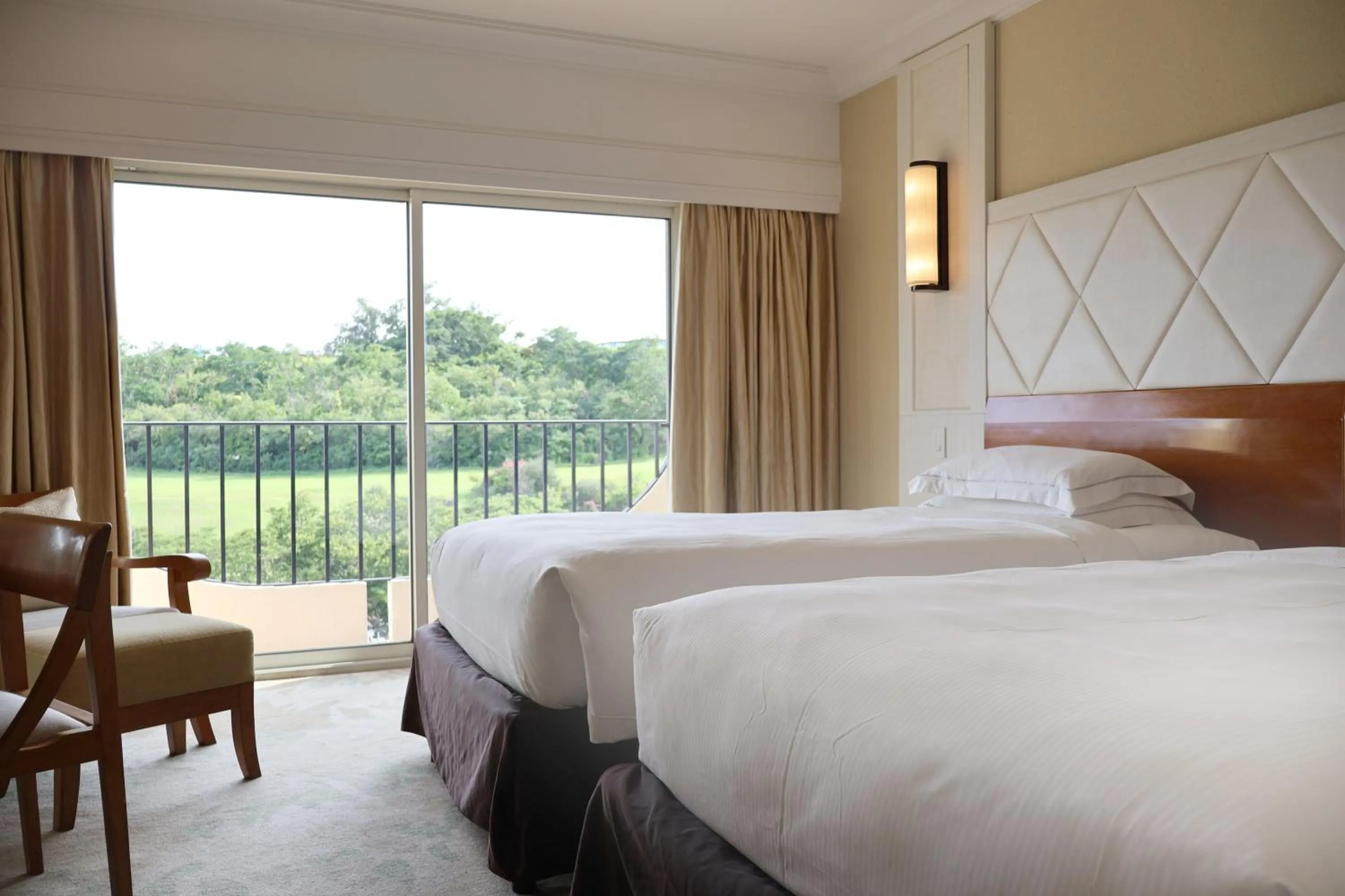 Bedroom, Bed in Hilton Guam Resort & Spa