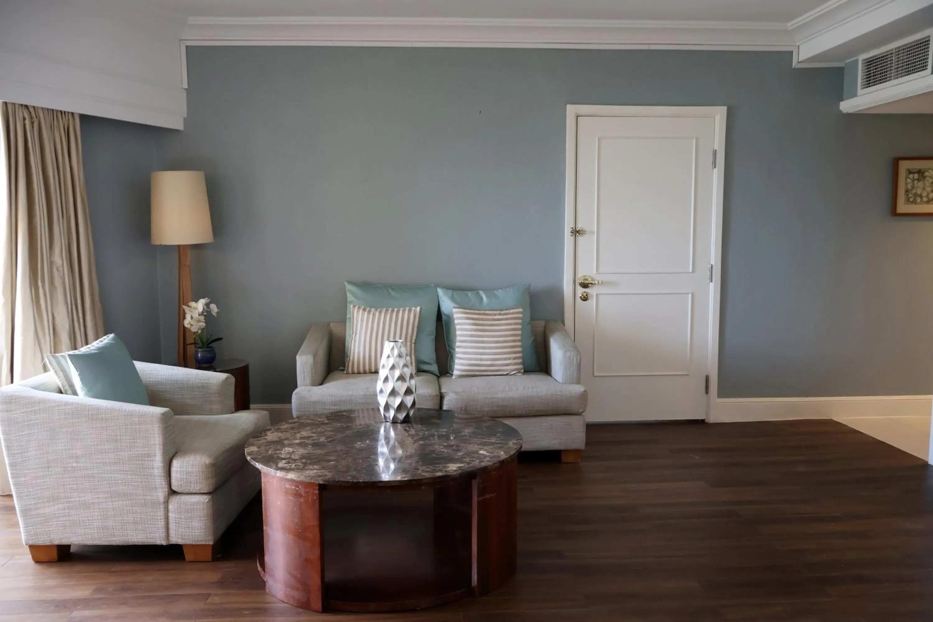 Living room in Hilton Guam Resort & Spa