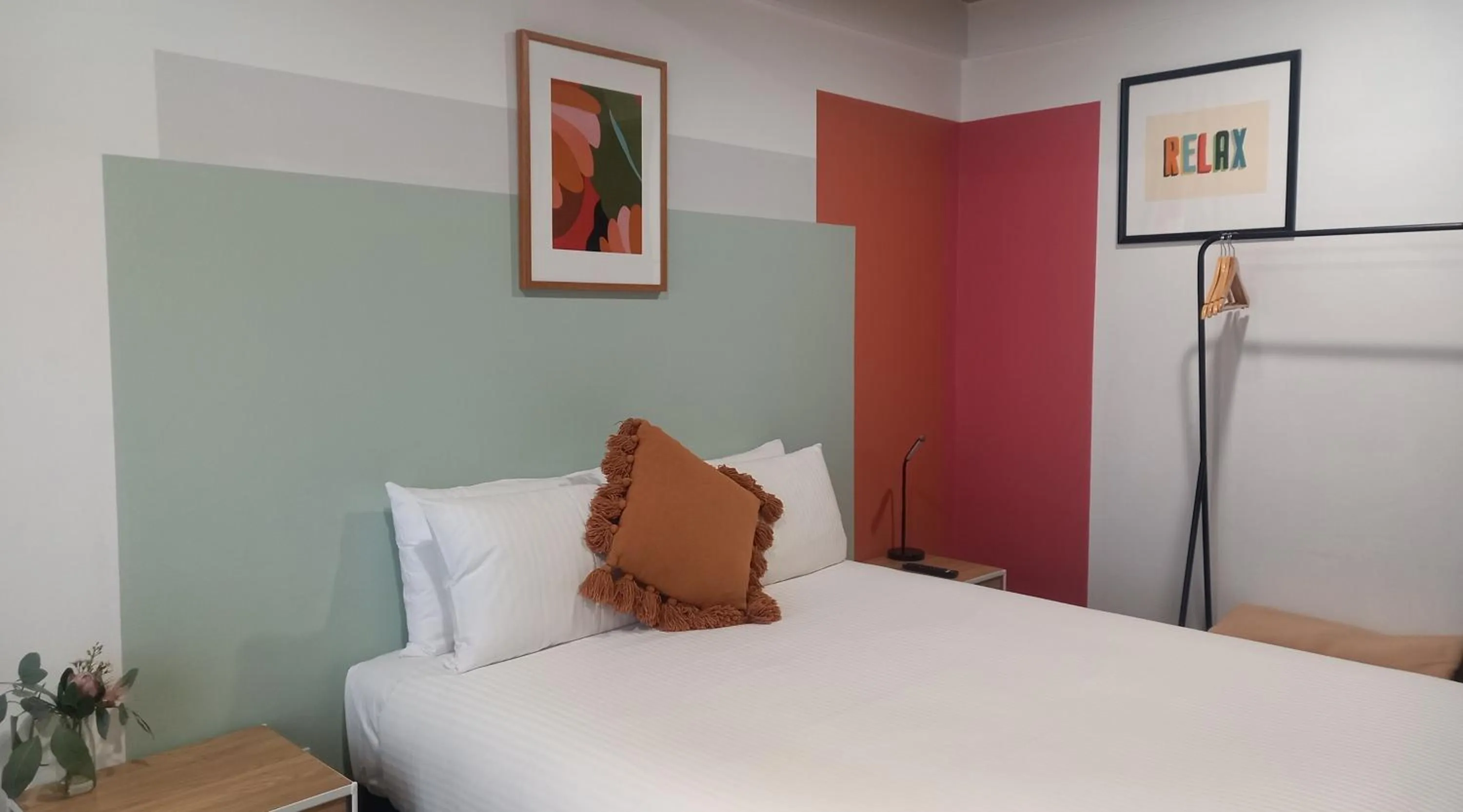 Photo of the whole room, Bed in Cessnock Vintage Motor Inn