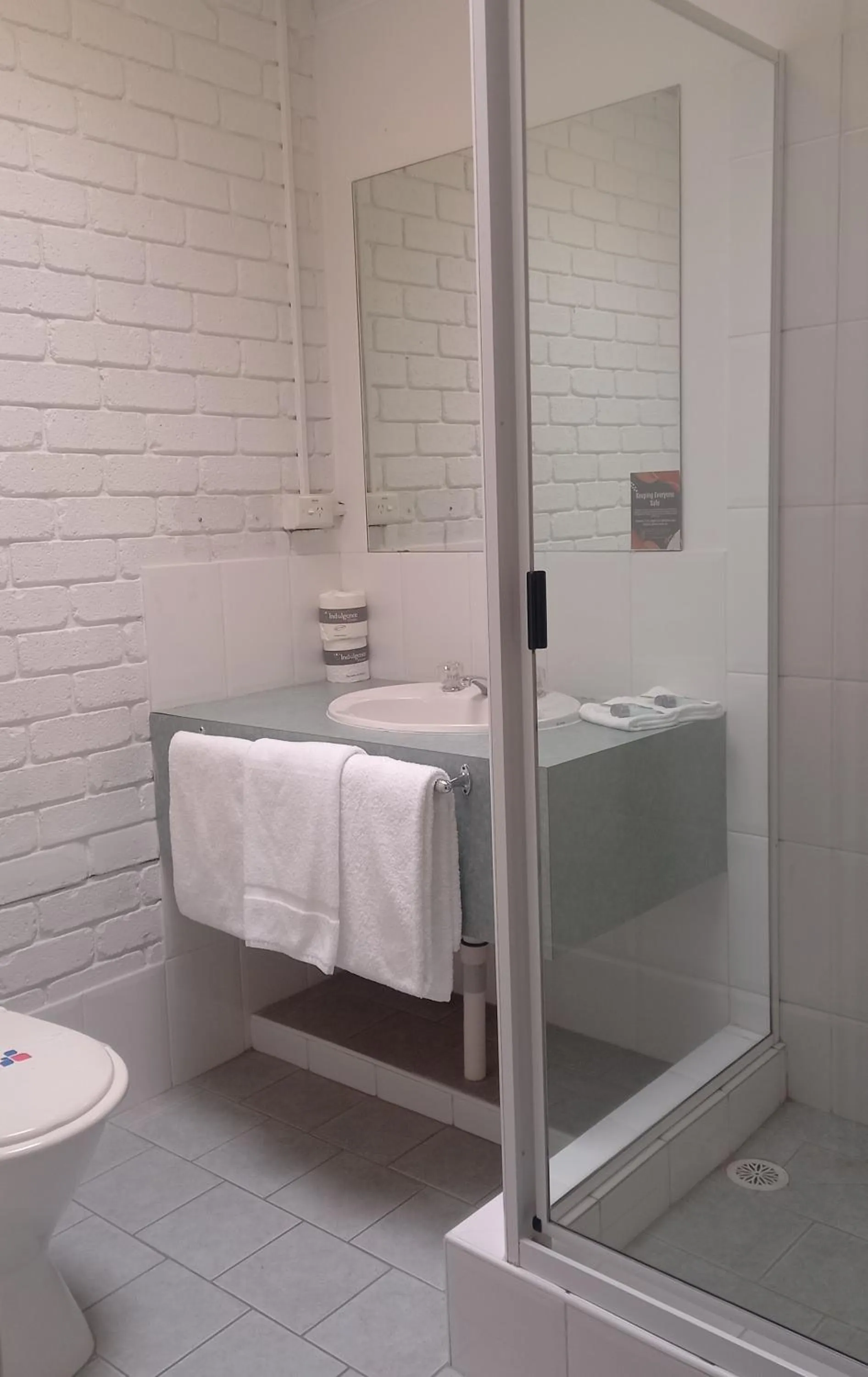 Bathroom in Cessnock Vintage Motor Inn