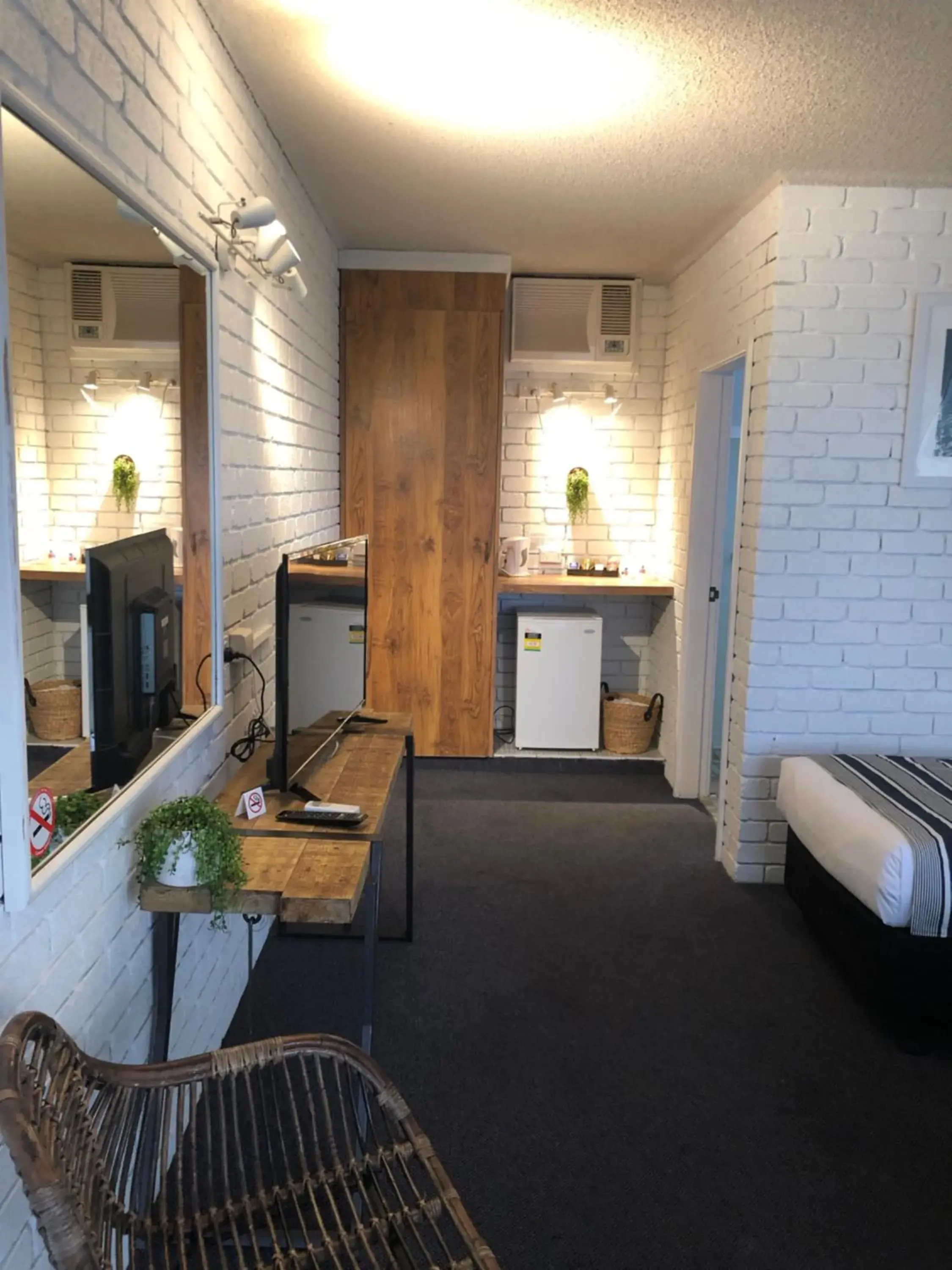 Photo of the whole room, Bed in Cessnock Vintage Motor Inn Photo of the whole room, Bed in Cessnock Vintage Motor Inn