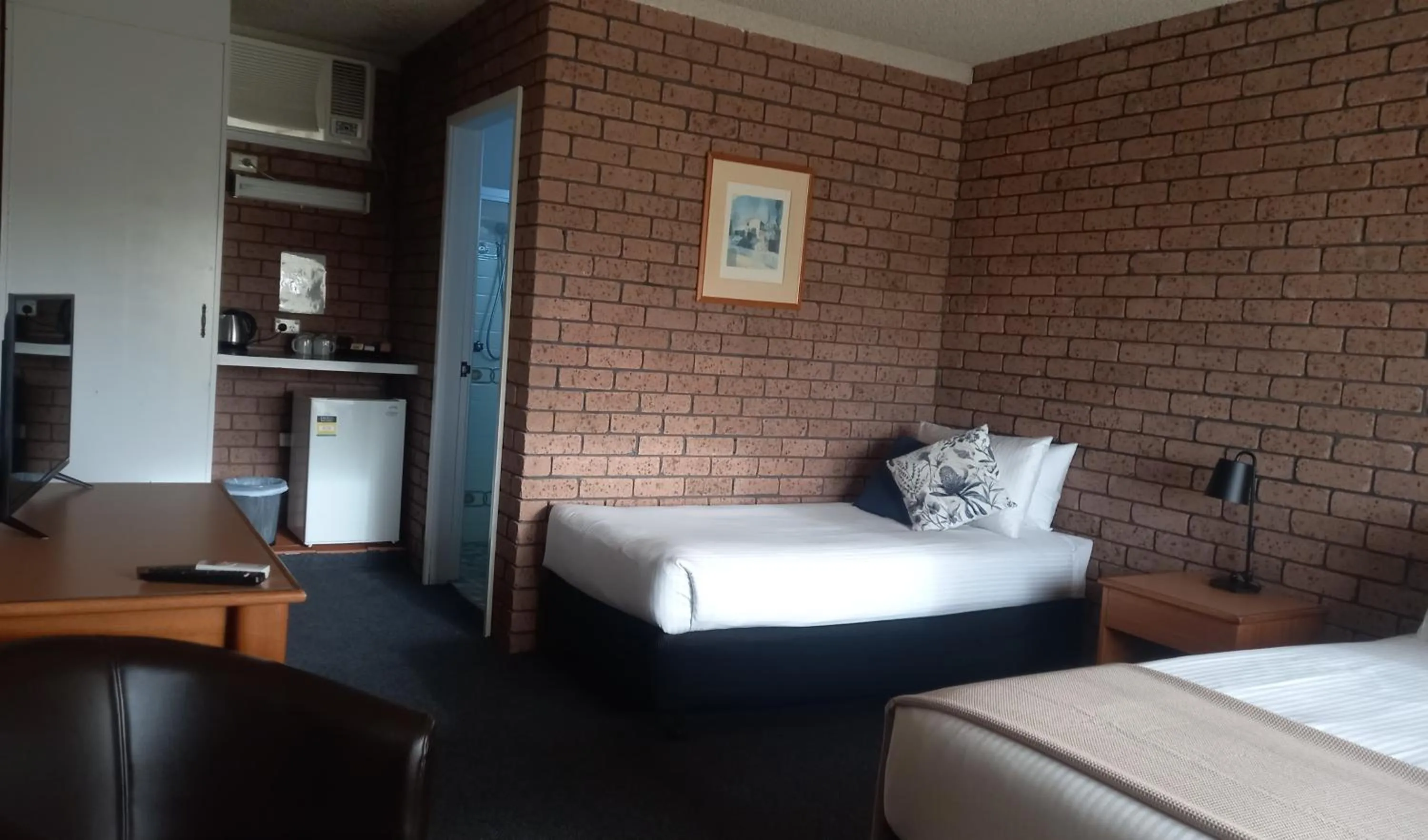 Photo of the whole room, Bed in Cessnock Vintage Motor Inn