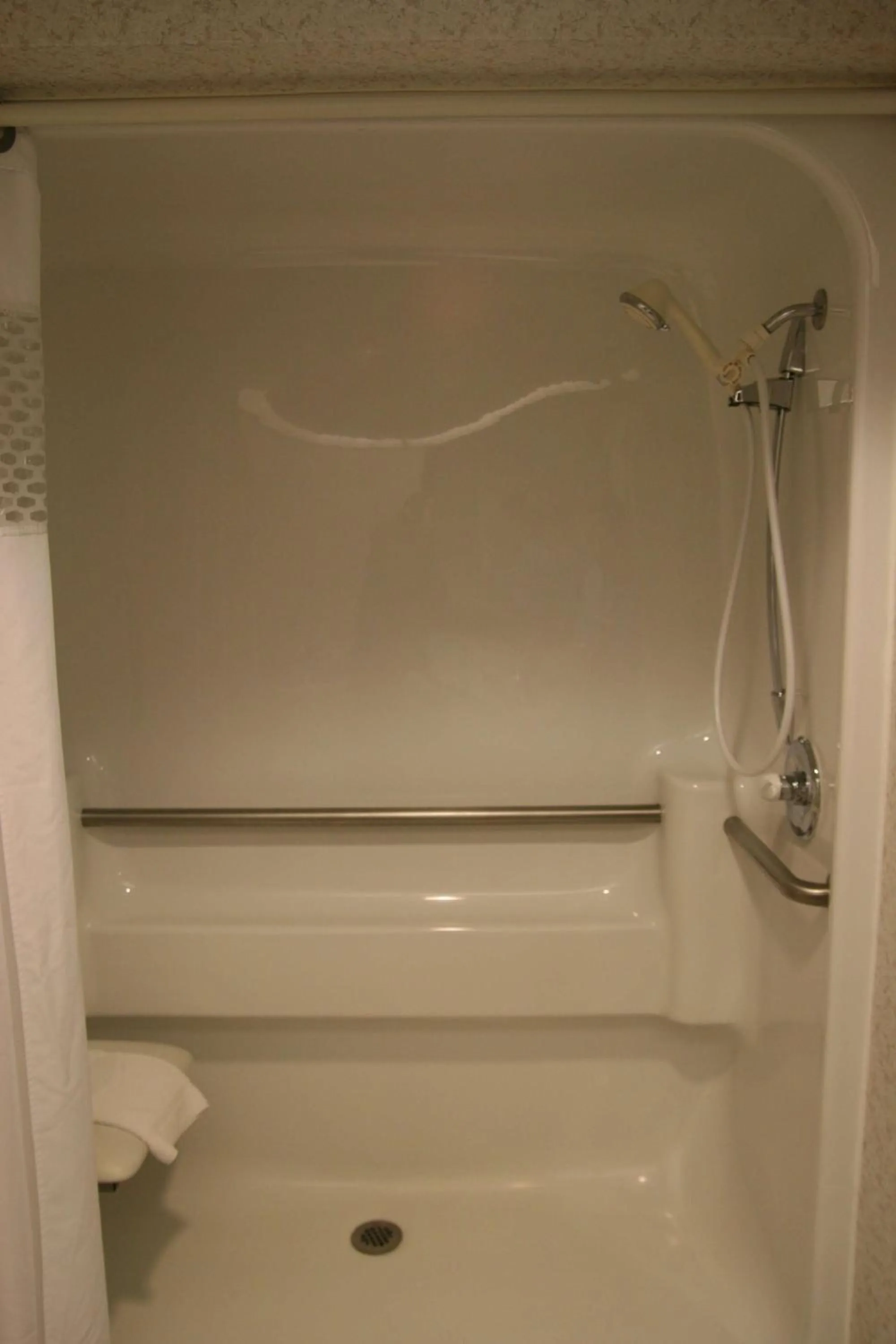 Bathroom in Hampton Inn Columbus-International Airport