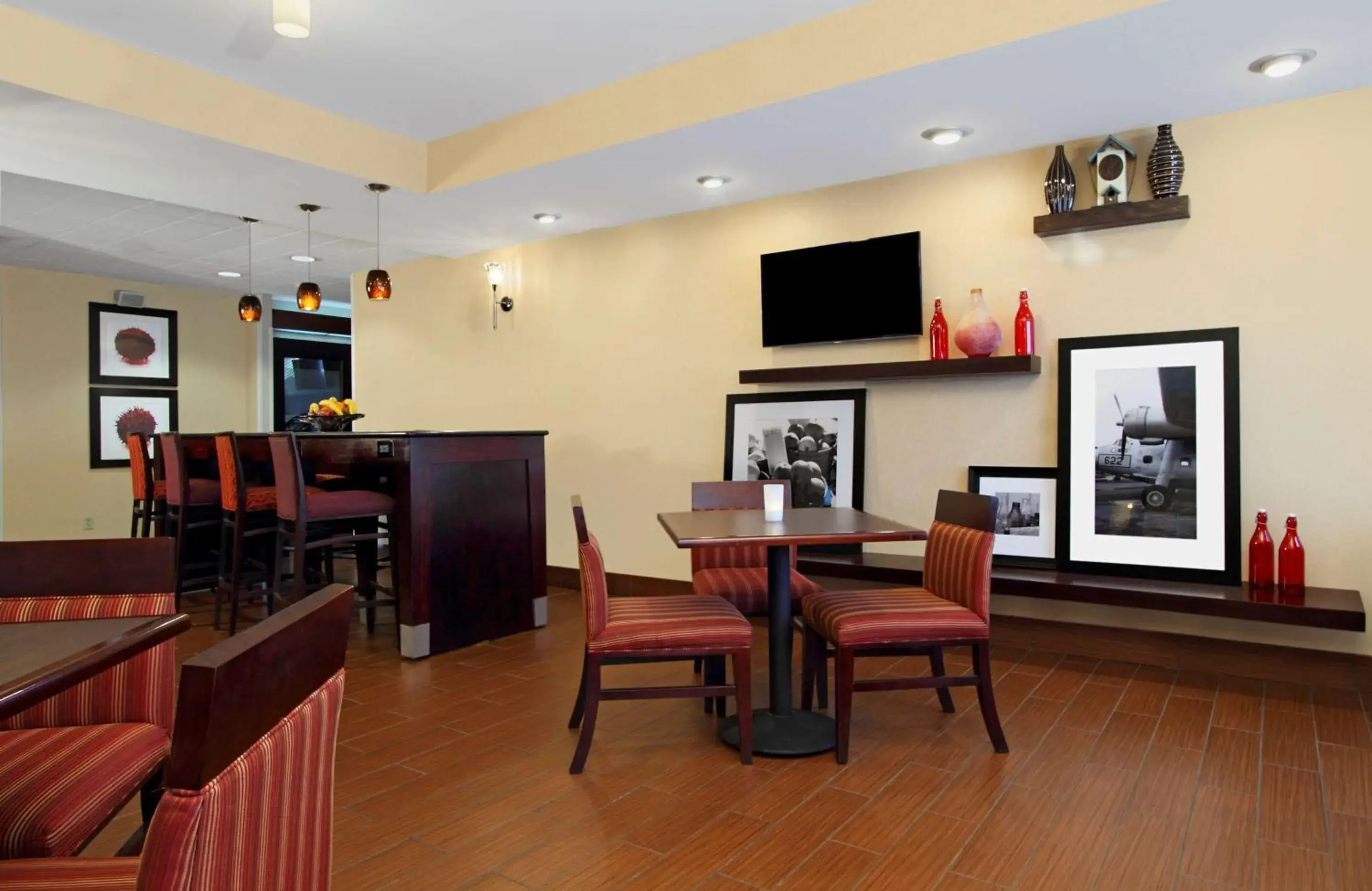 Lobby or reception in Hampton Inn Columbus-International Airport Lobby or reception in Hampton Inn Columbus-International Airport