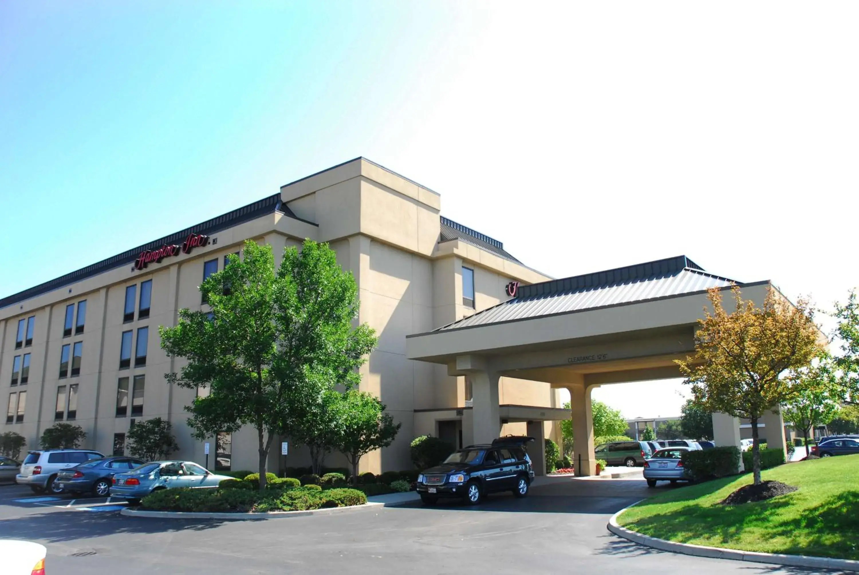 Property building in Hampton Inn Columbus-International Airport Property building in Hampton Inn Columbus-International Airport