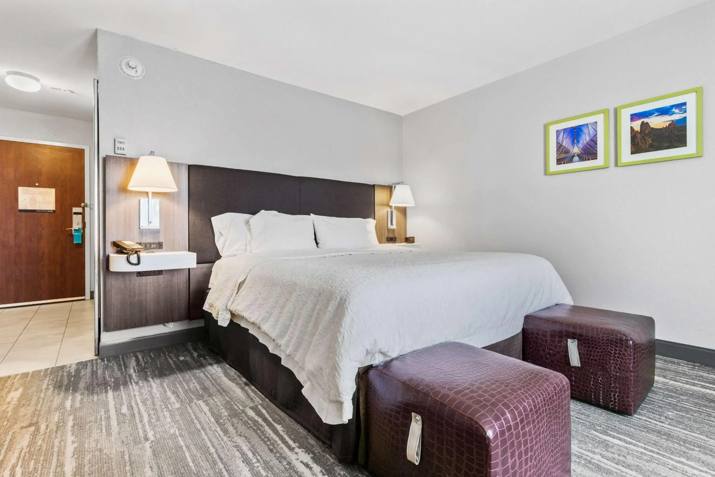 Bed in Hampton Inn & Suites Colorado Springs-Air Force Academy/I-25 North Bed in Hampton Inn & Suites Colorado Springs-Air Force Academy/I-25 North
