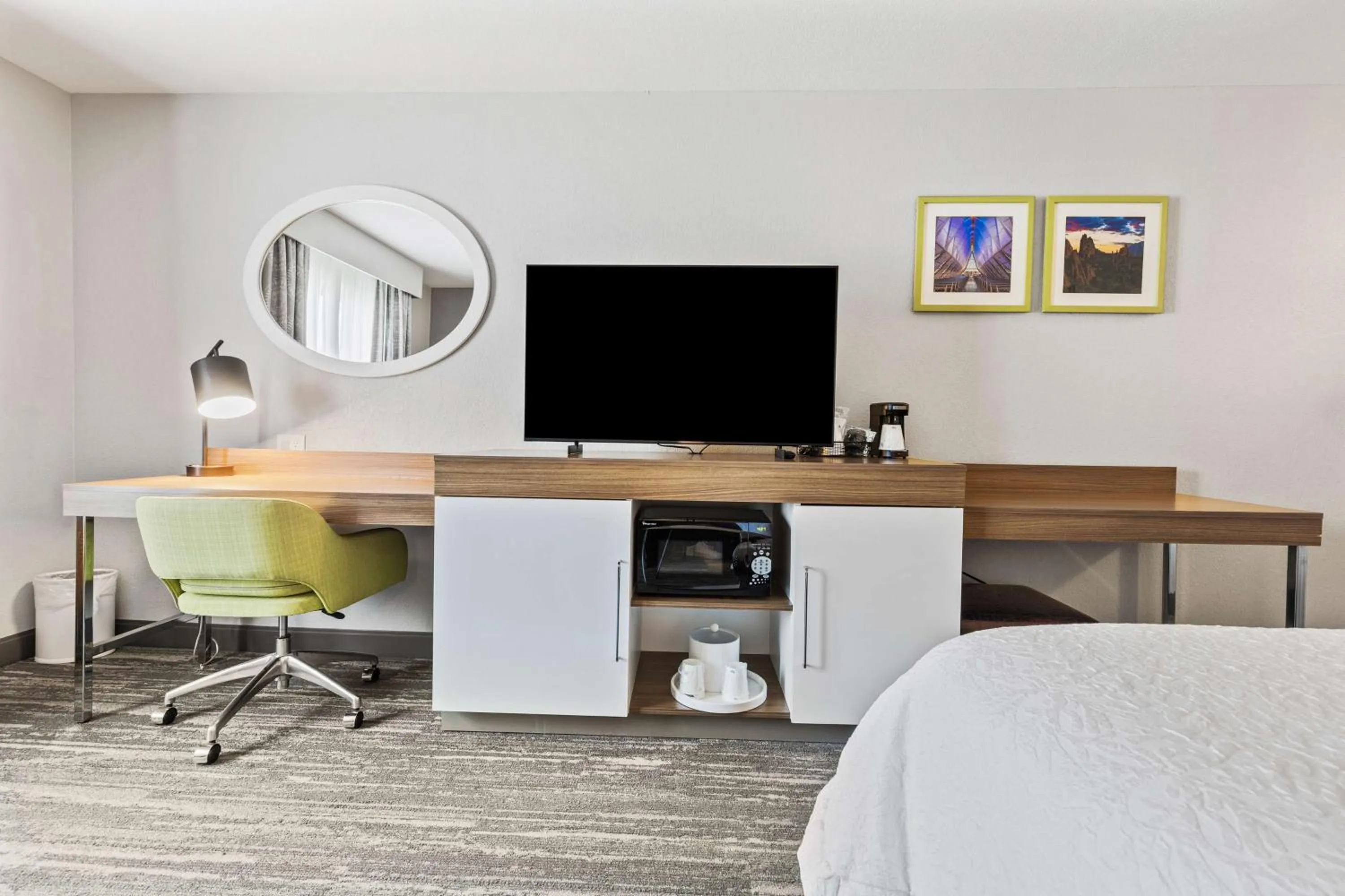 Bedroom in Hampton Inn & Suites Colorado Springs-Air Force Academy/I-25 North