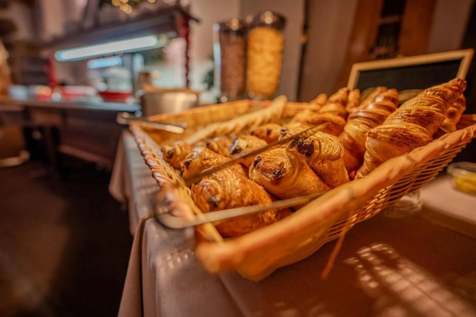 Buffet breakfast in Hôtel du Centre