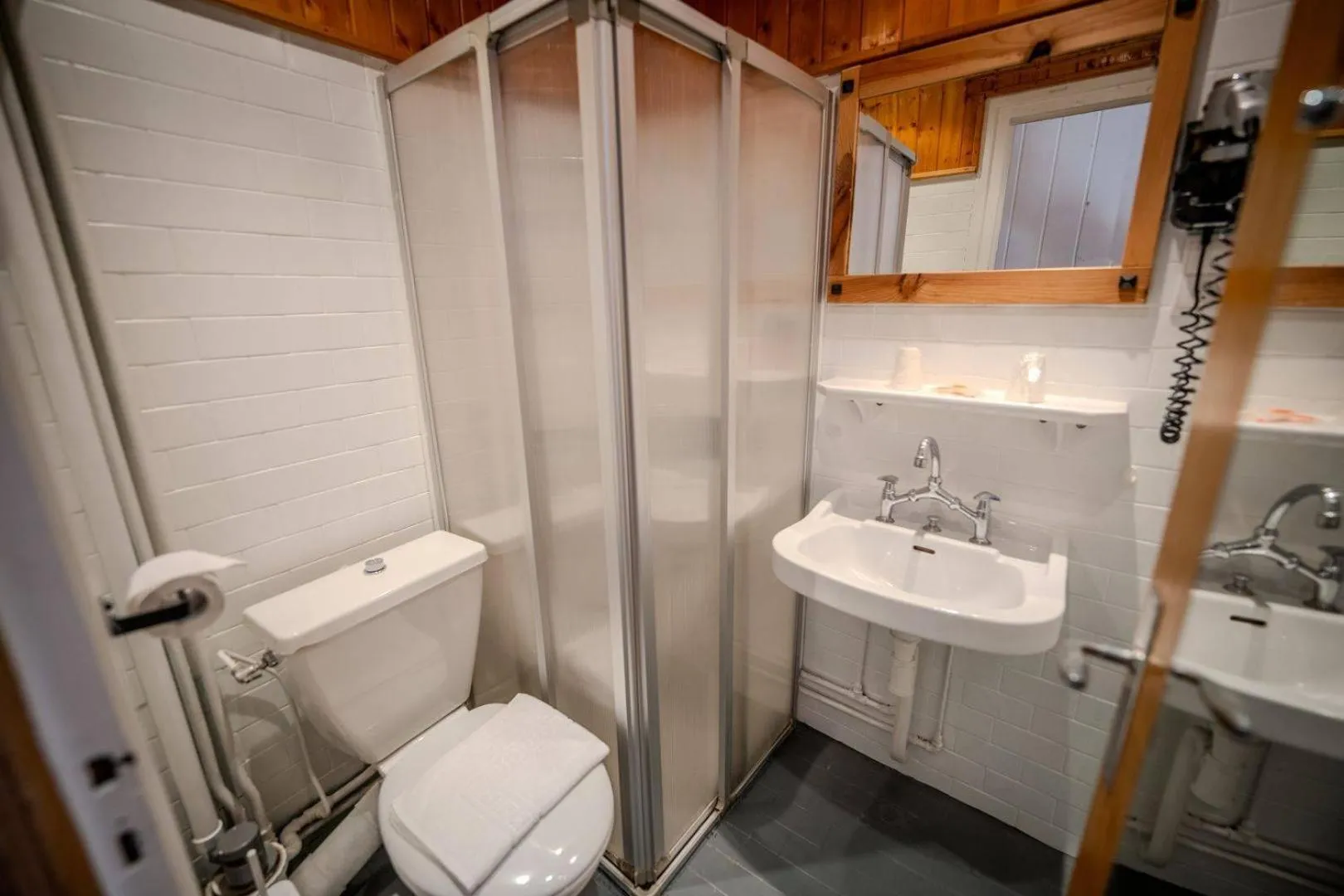 Shower in Hôtel du Centre