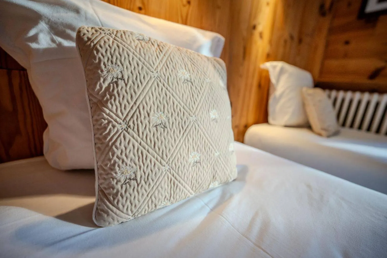 Bed in Hôtel du Centre