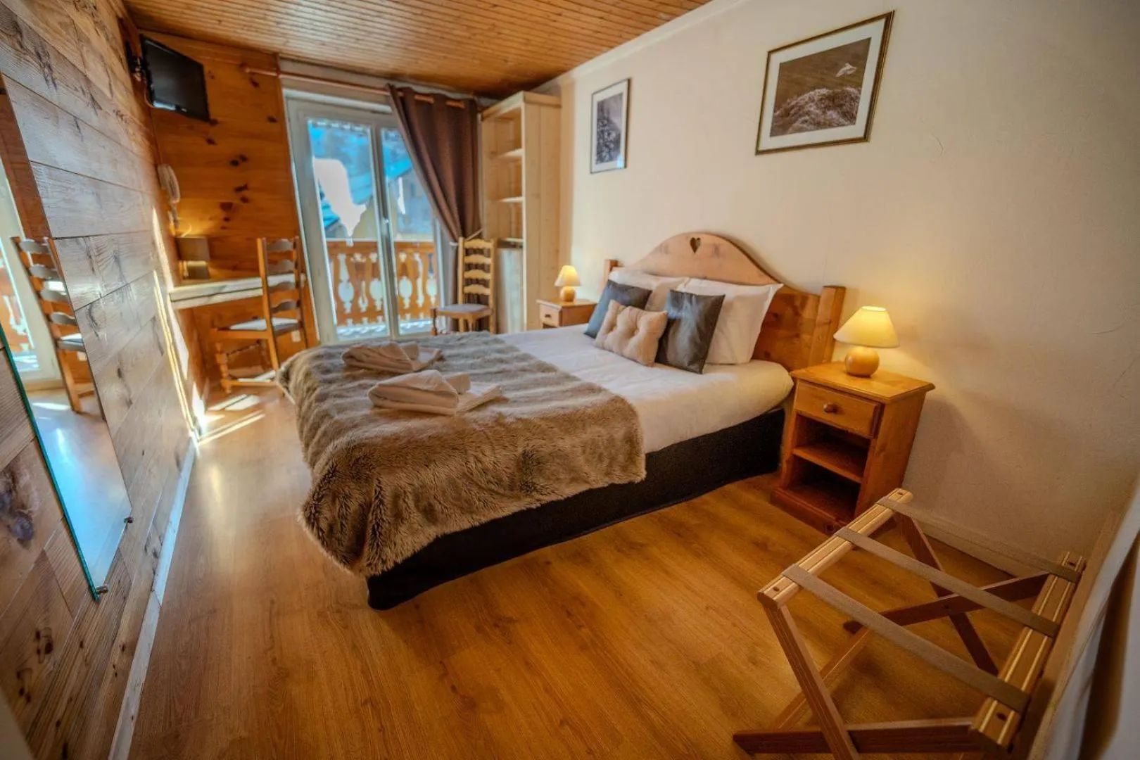 Bed in Hôtel du Centre