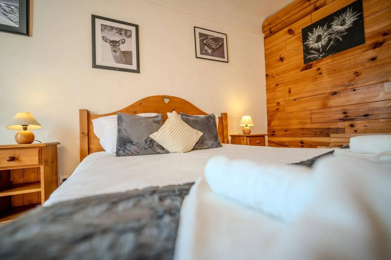 Bed in Hôtel du Centre