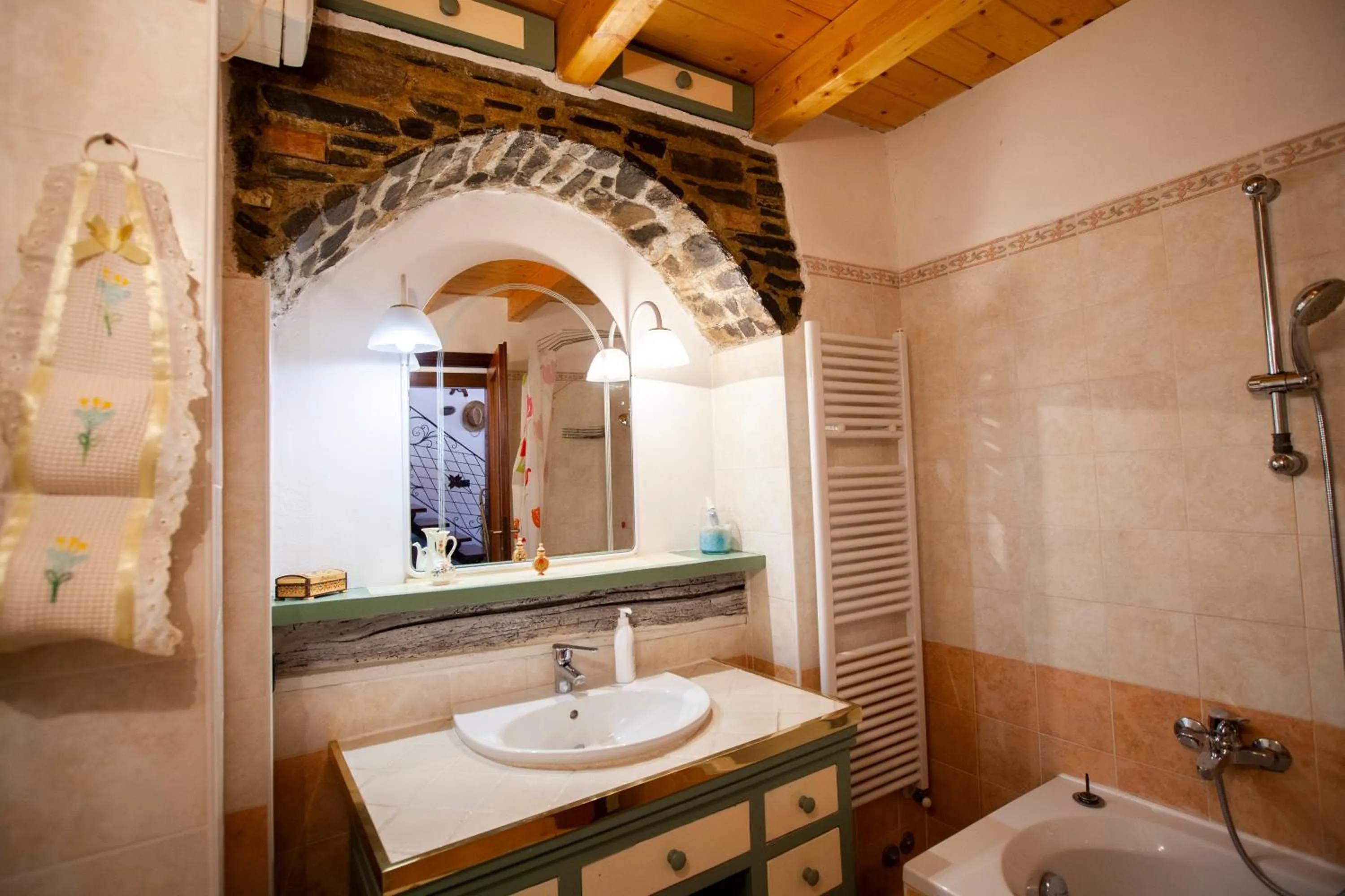 Shower in Antica Molina