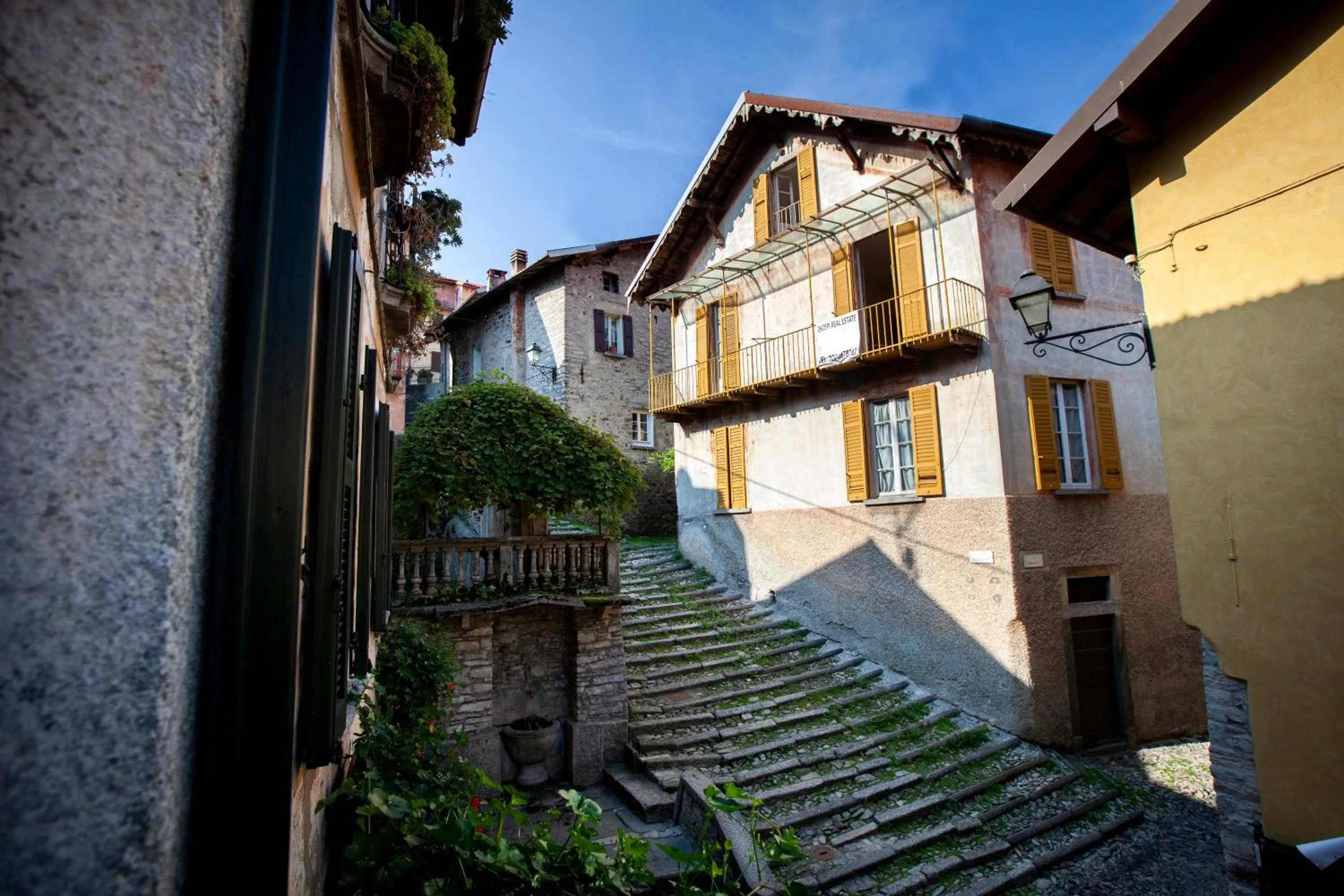 Quiet street view in Antica Molina