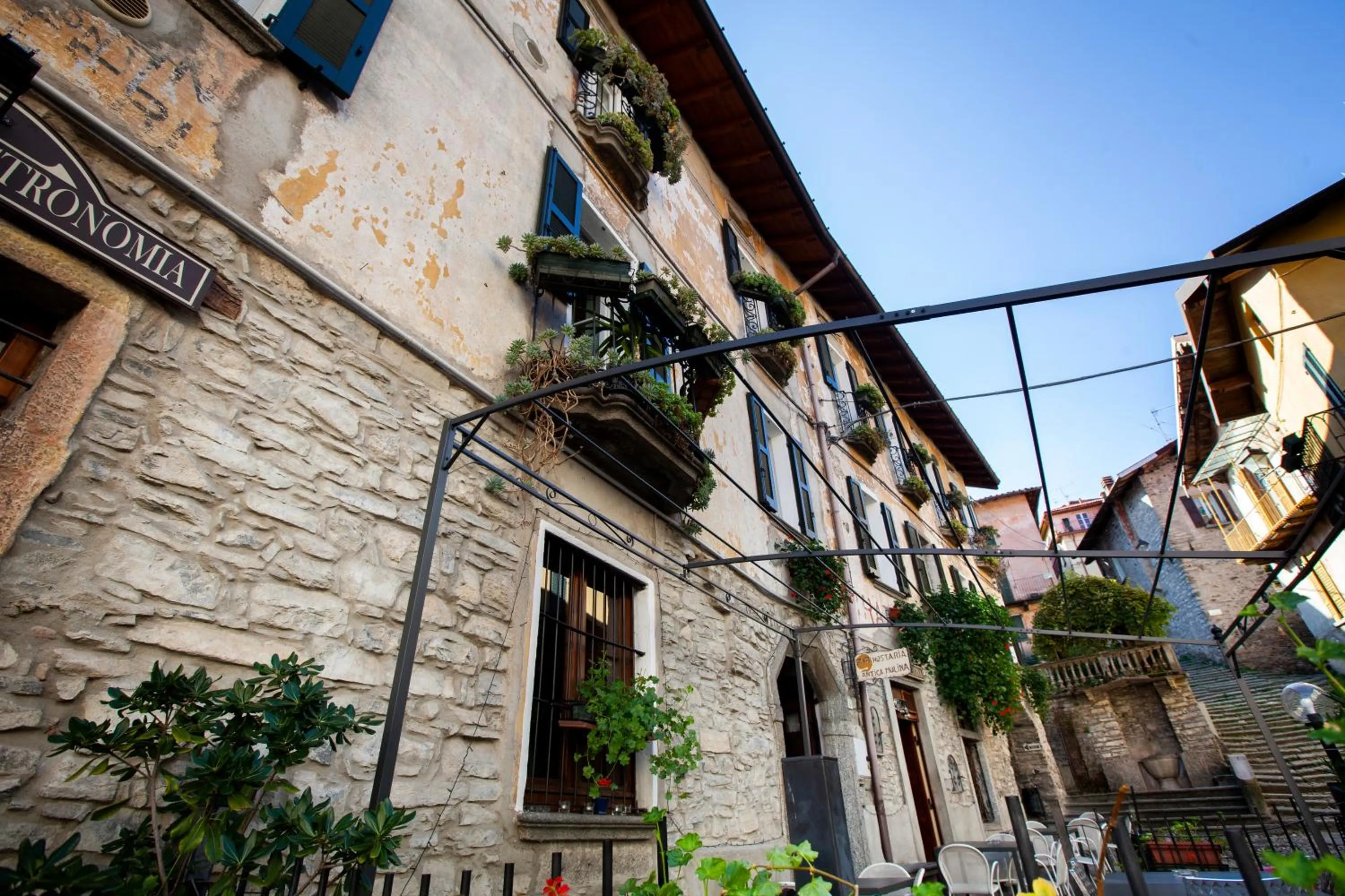 Facade/entrance in Antica Molina