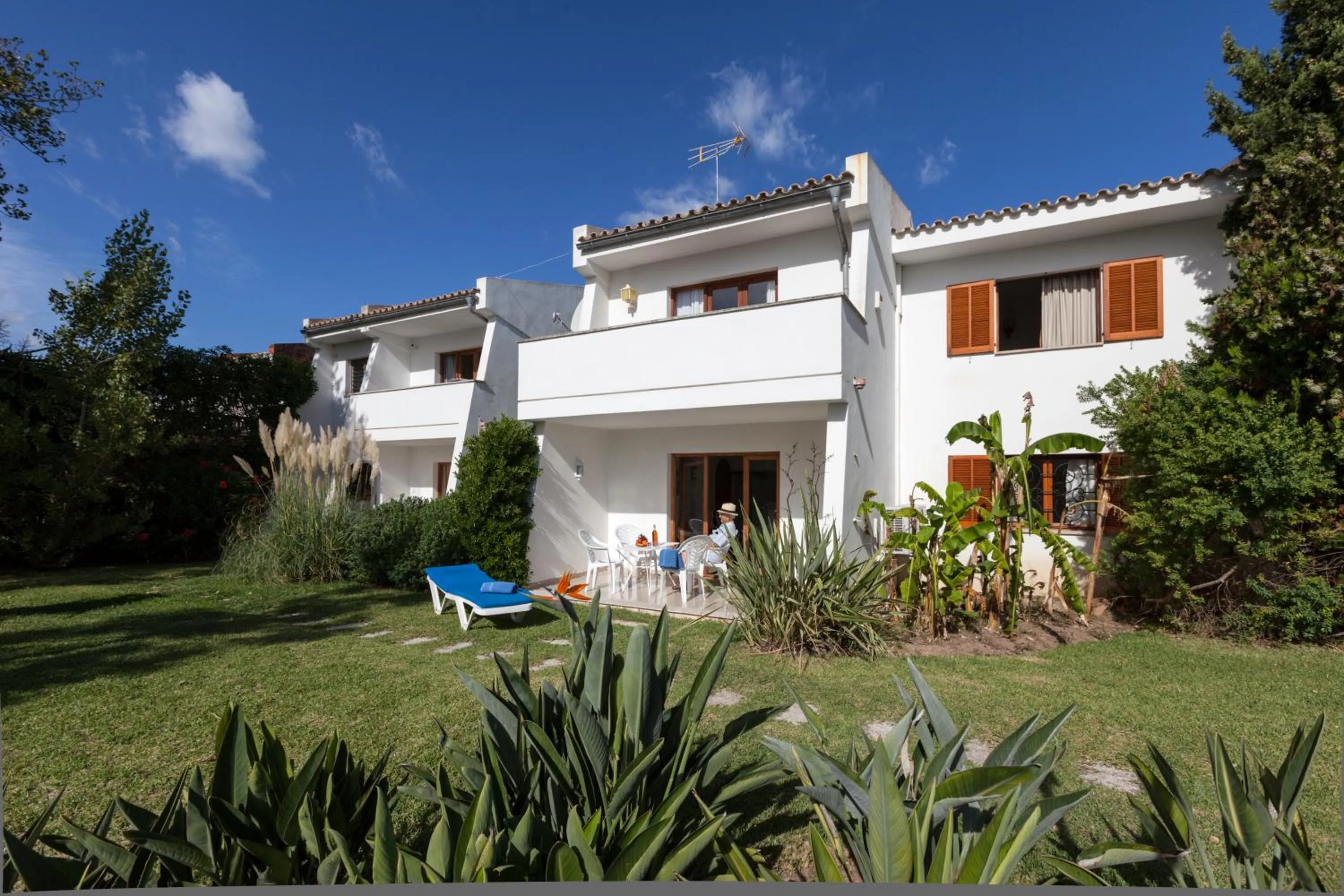 Property building in Apartamentos Leo