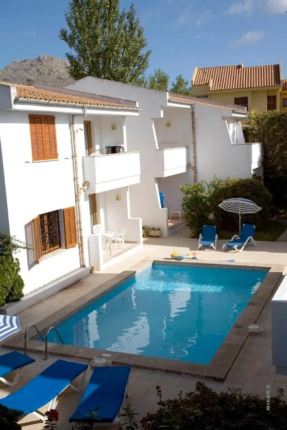 Property building in Apartamentos Leo