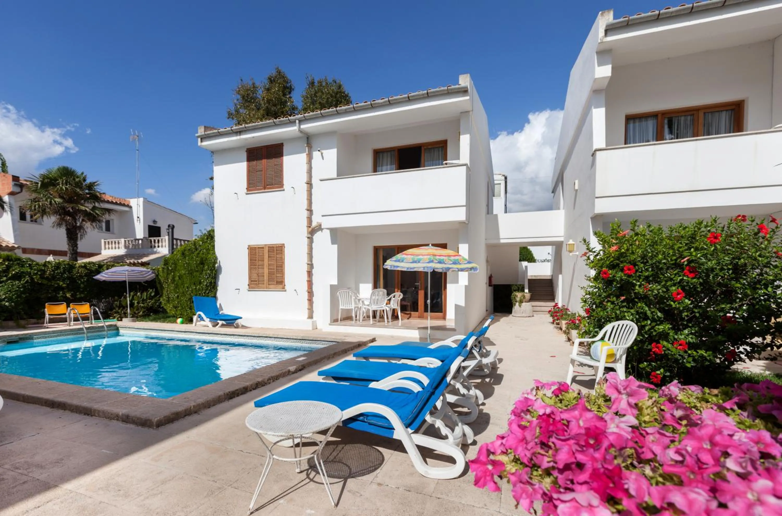 Property building in Apartamentos Leo