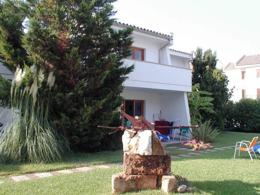 Property building in Apartamentos Leo