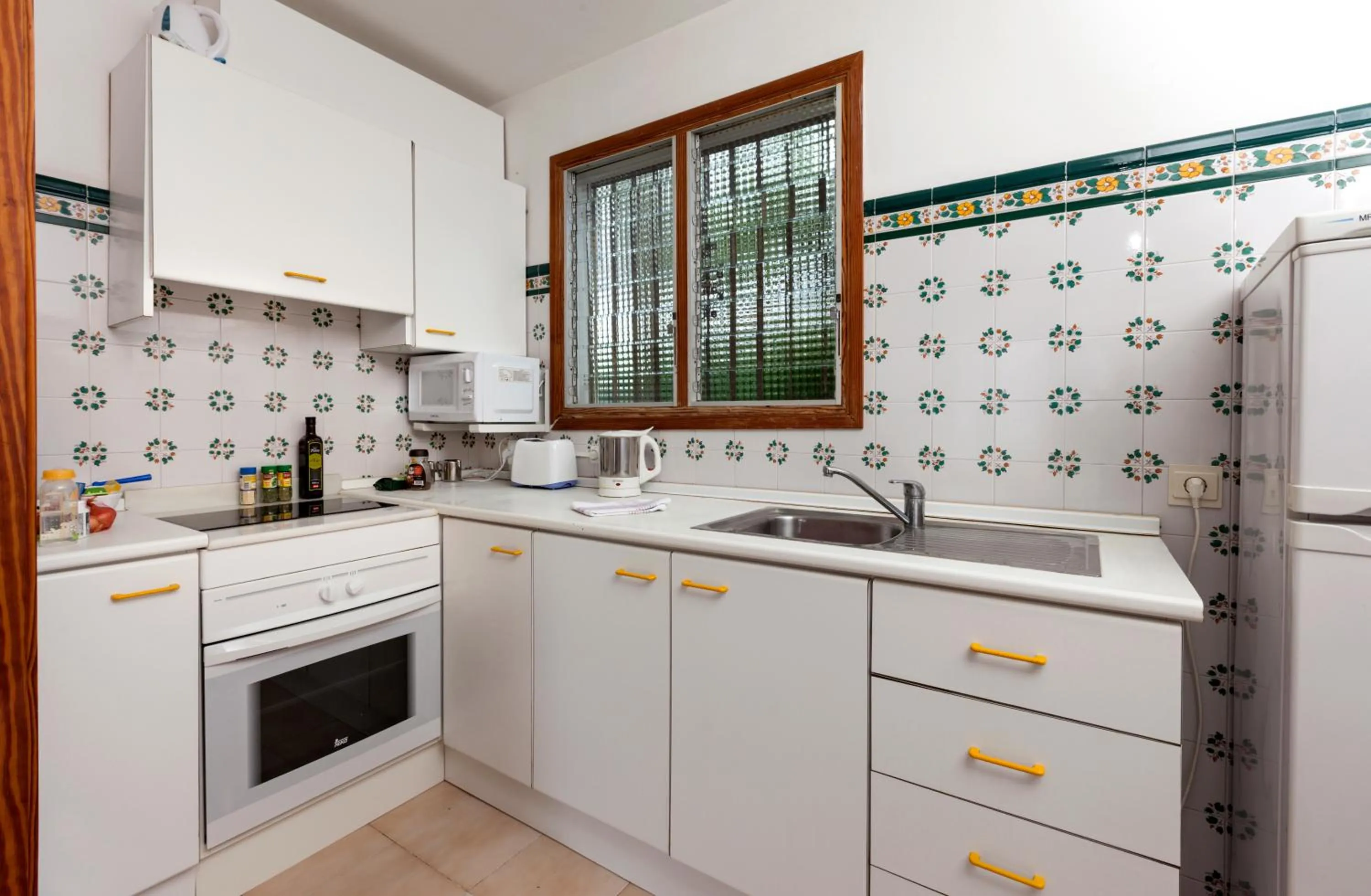 Kitchen or kitchenette in Apartamentos Leo