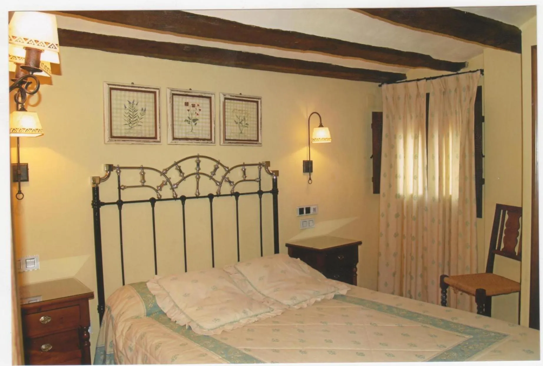 Photo of the whole room, Bed in Parada del Carmen