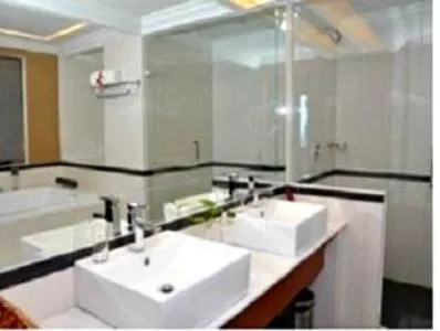 Bathroom in Abadi Suite Hotel & Tower