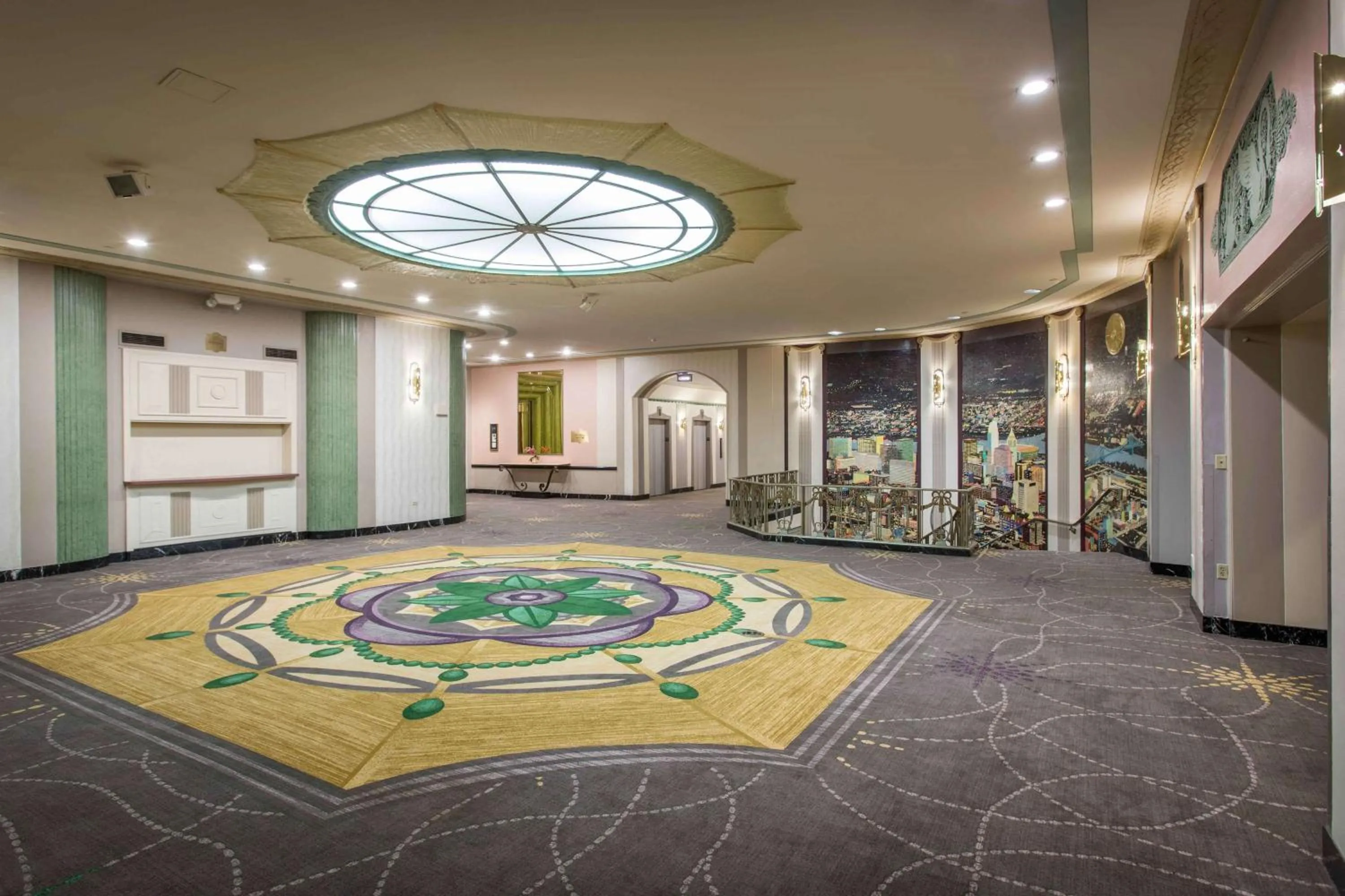 Meeting/conference room in Hilton Cincinnati Netherland Plaza