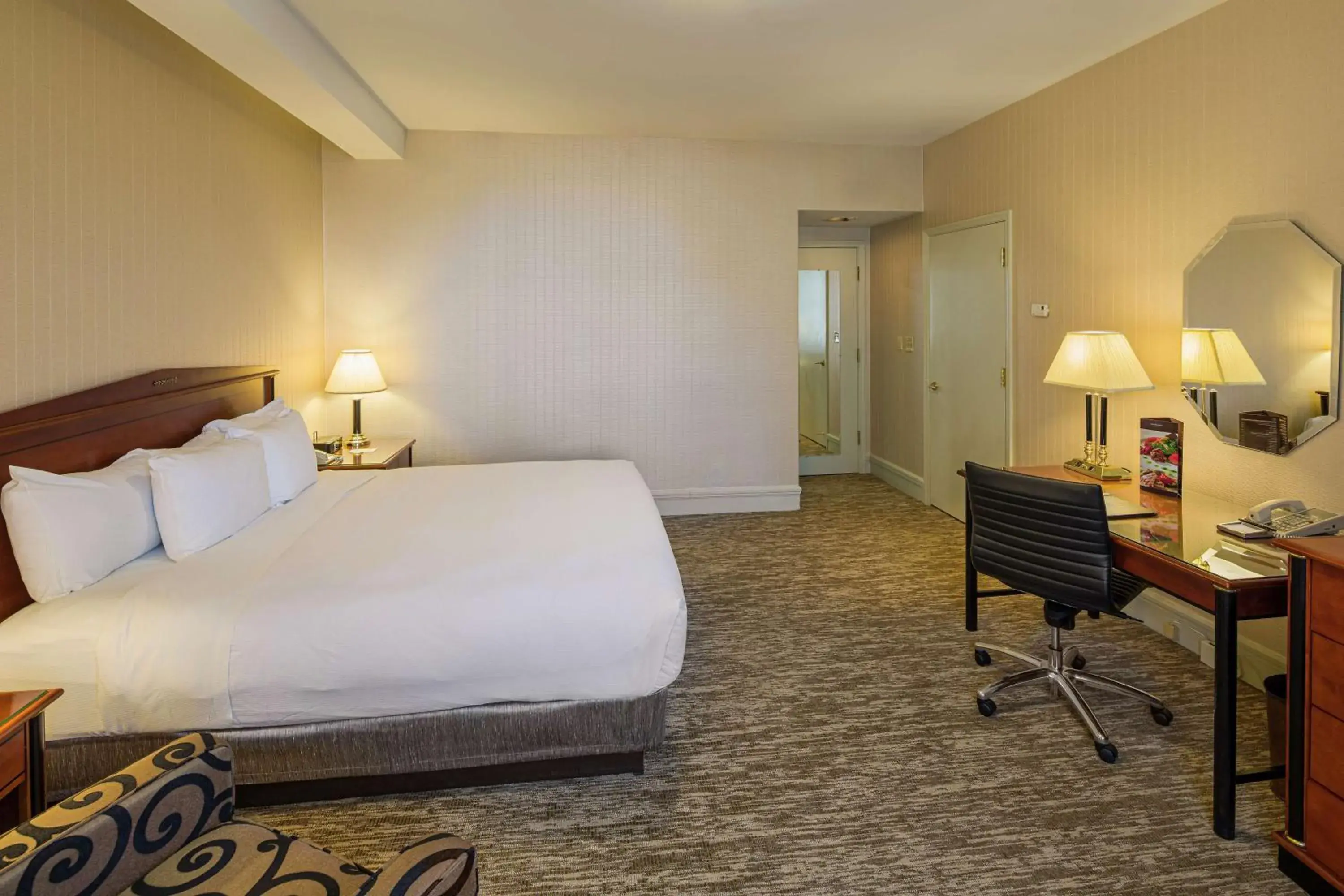 Bed in Hilton Cincinnati Netherland Plaza Bed in Hilton Cincinnati Netherland Plaza