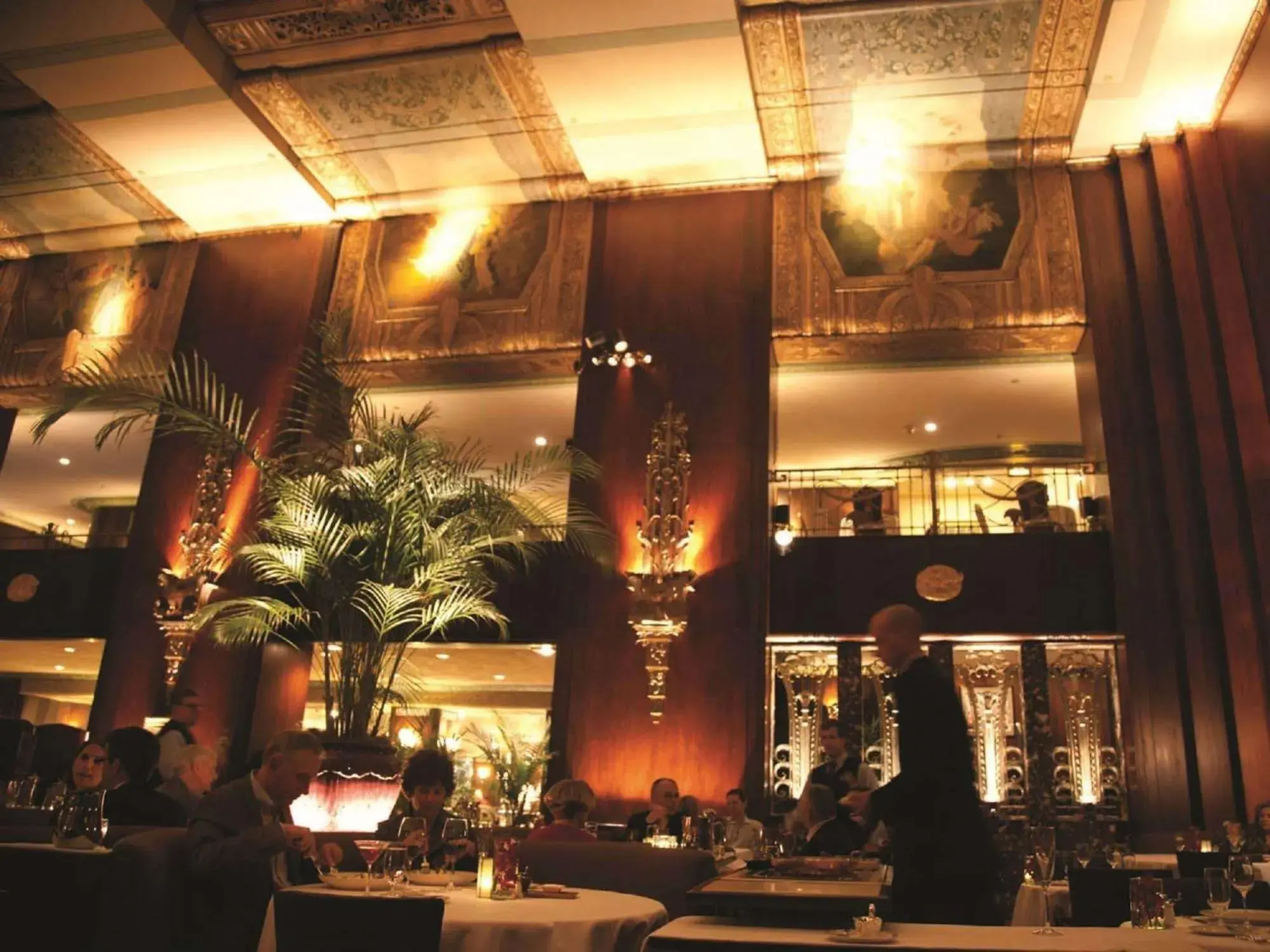 Restaurant/places to eat in Hilton Cincinnati Netherland Plaza Restaurant/places to eat in Hilton Cincinnati Netherland Plaza