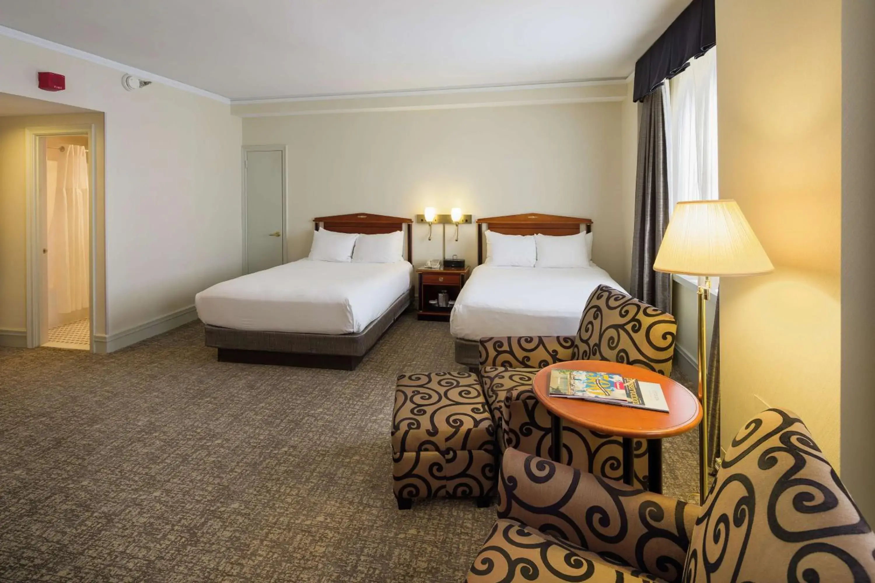 Living room, Bed in Hilton Cincinnati Netherland Plaza Living room, Bed in Hilton Cincinnati Netherland Plaza