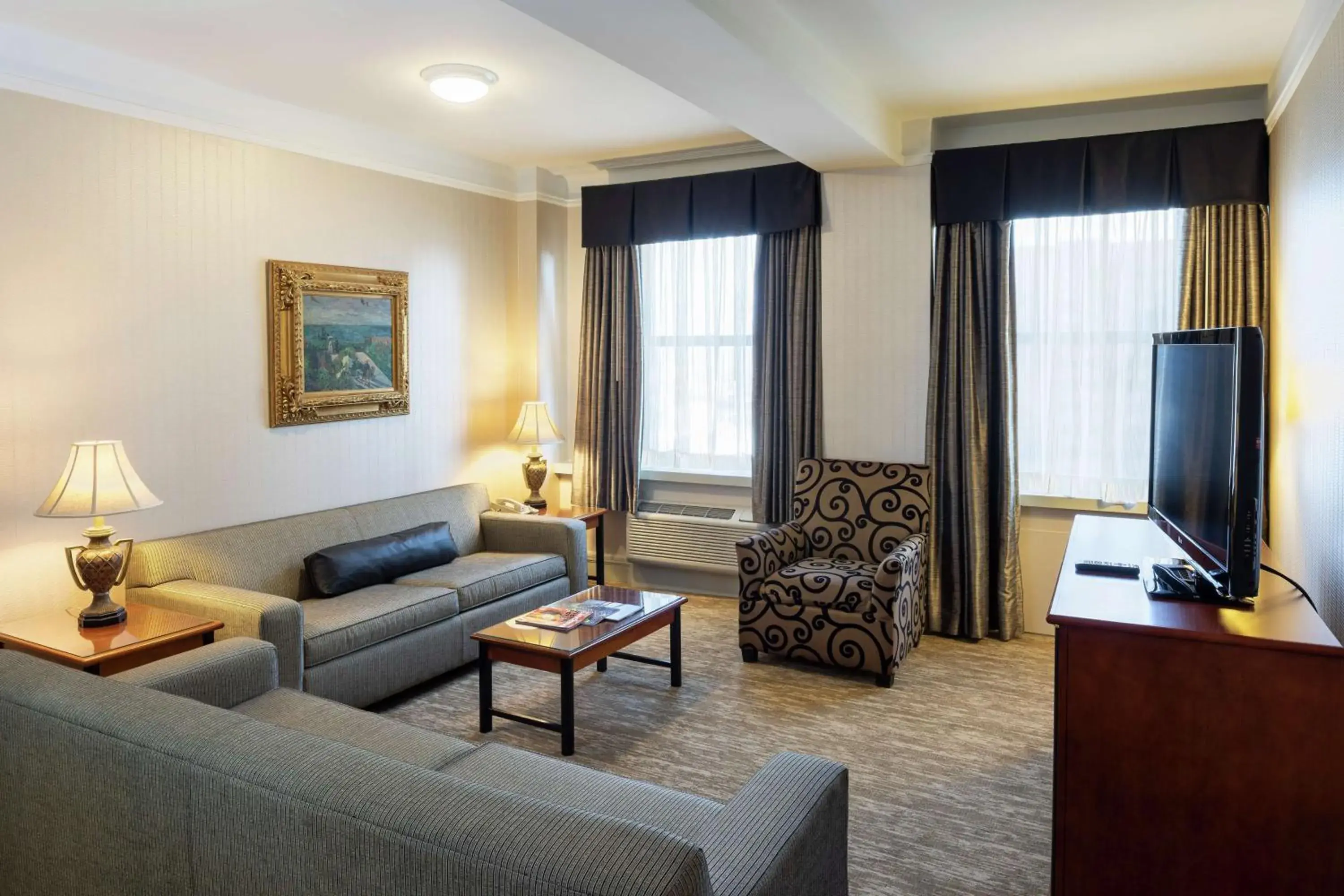 Living room in Hilton Cincinnati Netherland Plaza Living room in Hilton Cincinnati Netherland Plaza