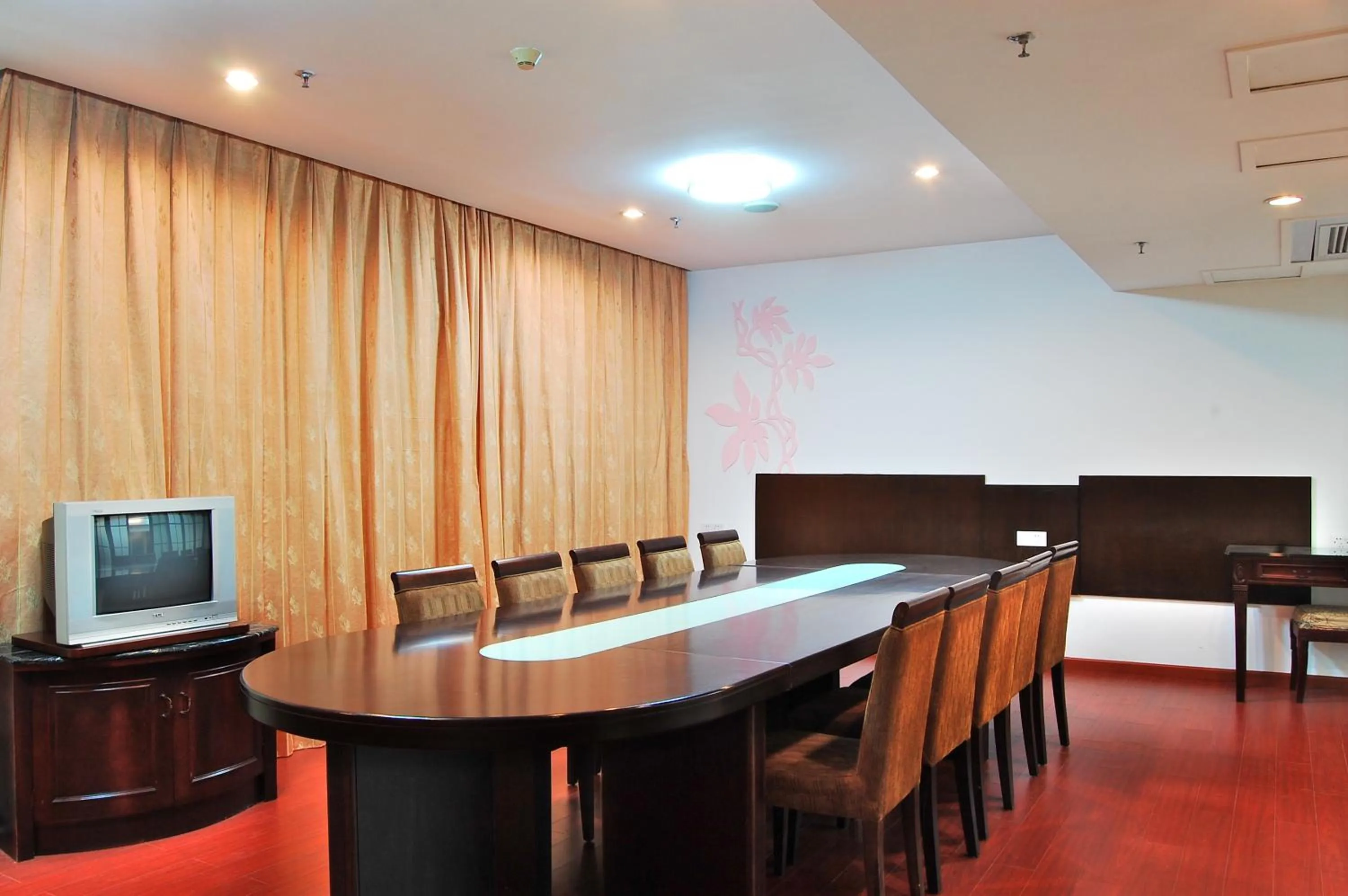 Business facilities in Xin Hua Hotel Guangzhou