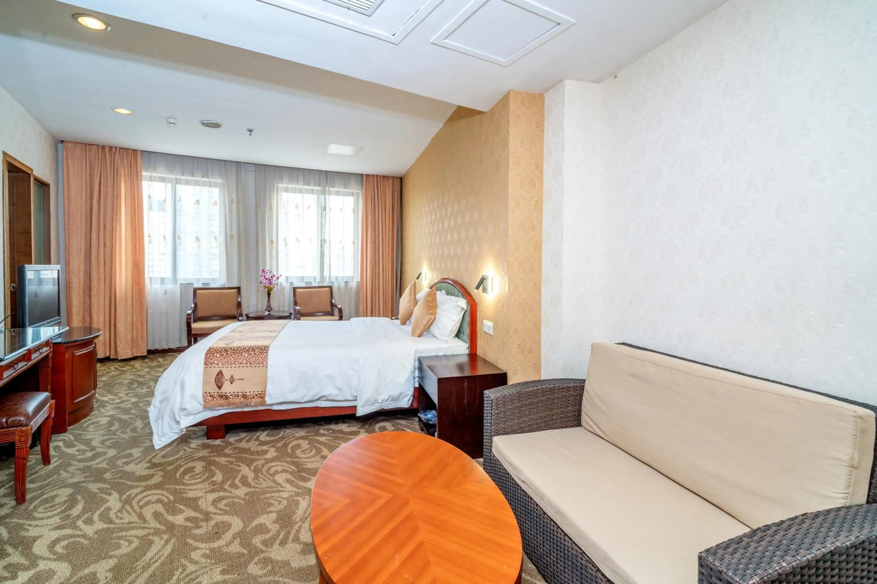 Bed in Xin Hua Hotel Guangzhou