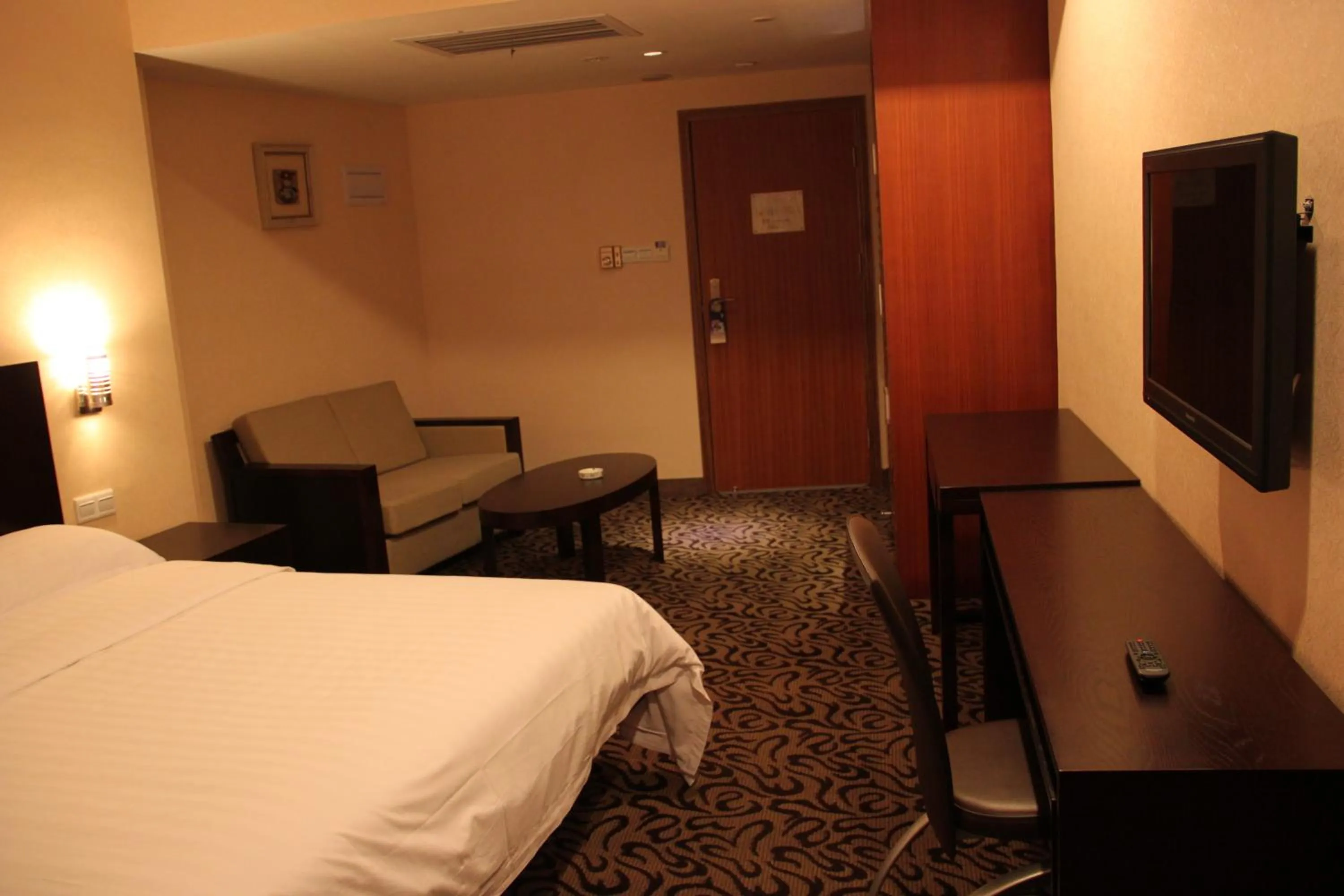 Bed in Xin Hua Hotel Guangzhou