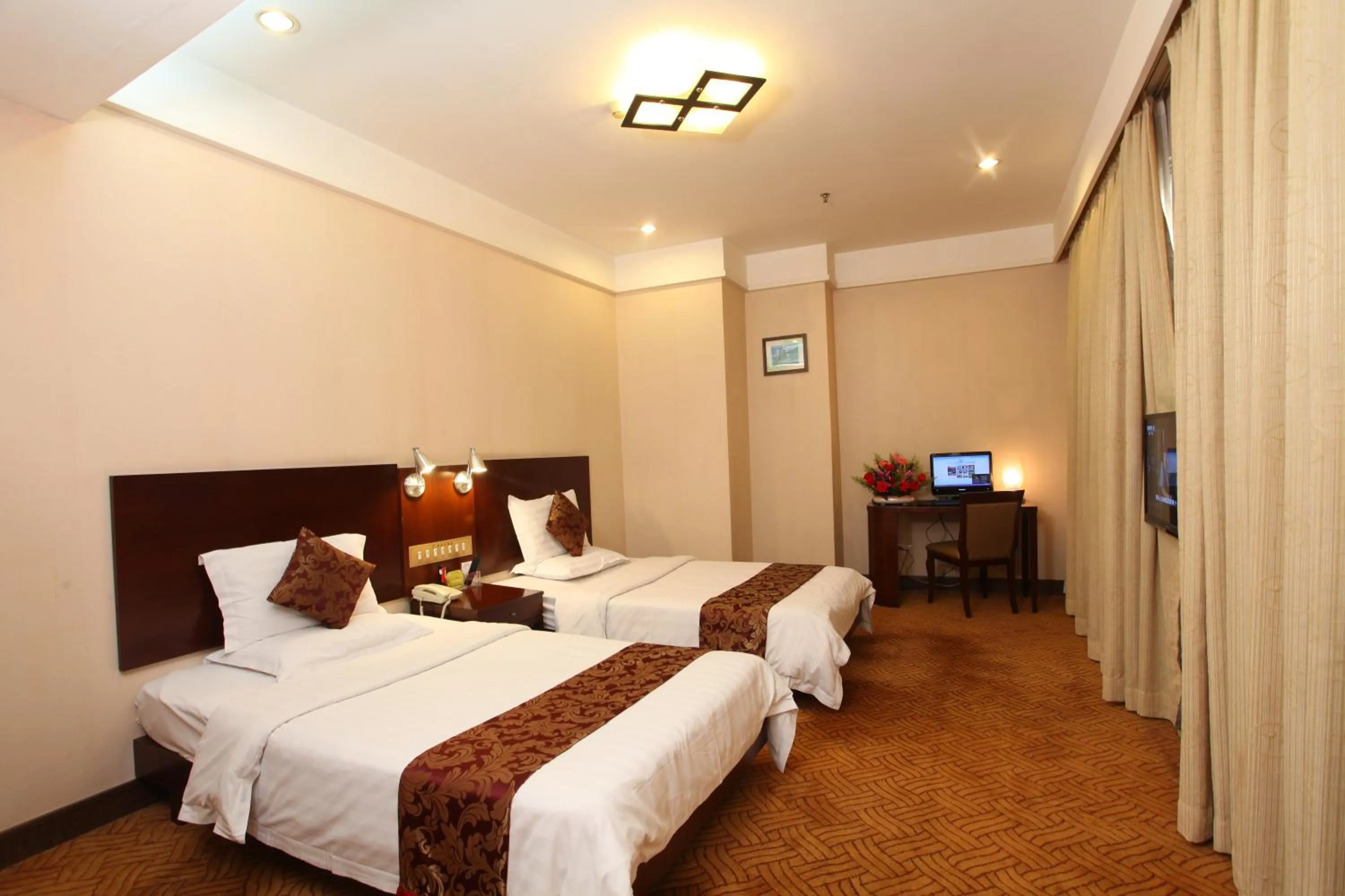 Bed in Xin Hua Hotel Guangzhou