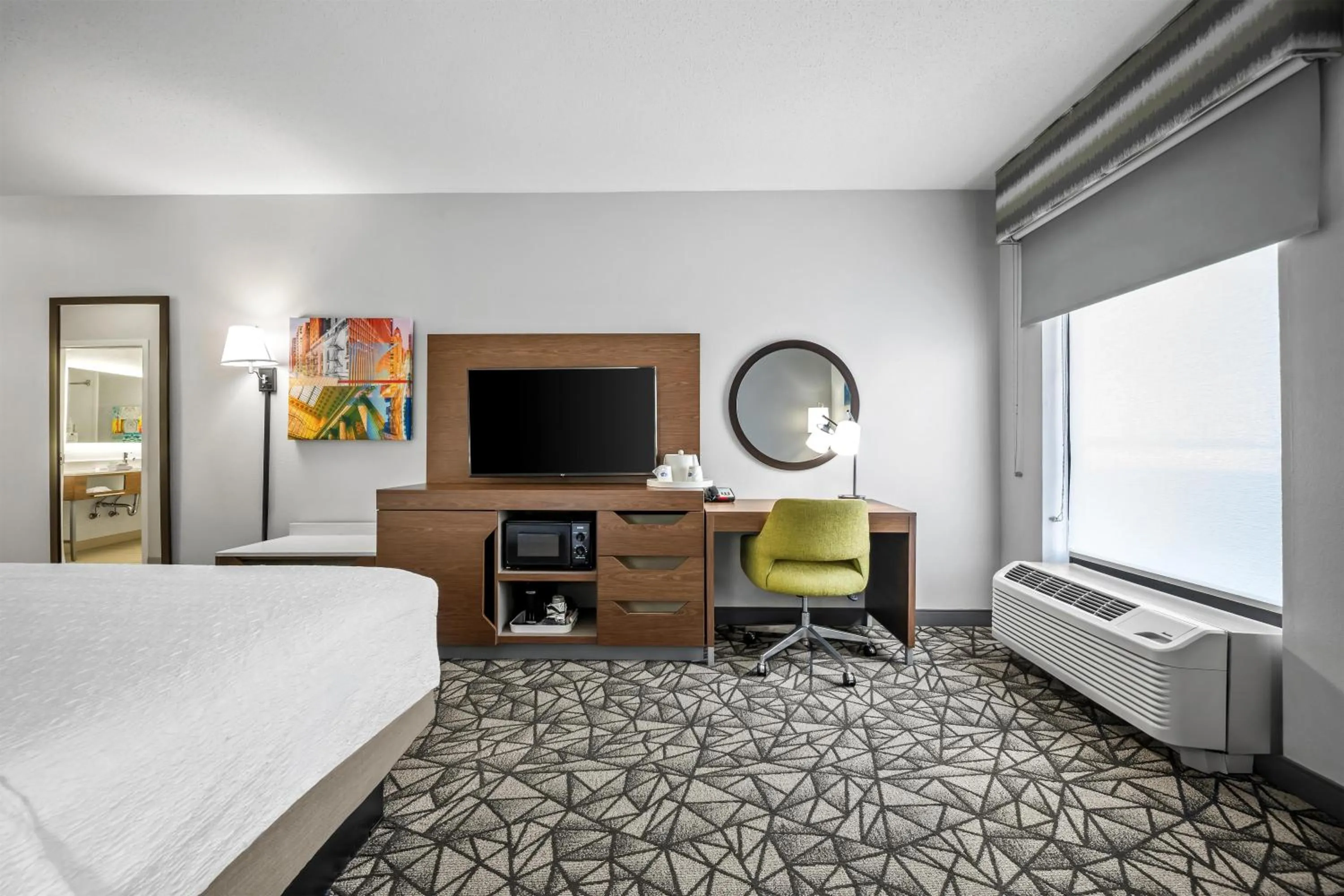 Bedroom, Bed in Hampton Inn Bloomington West